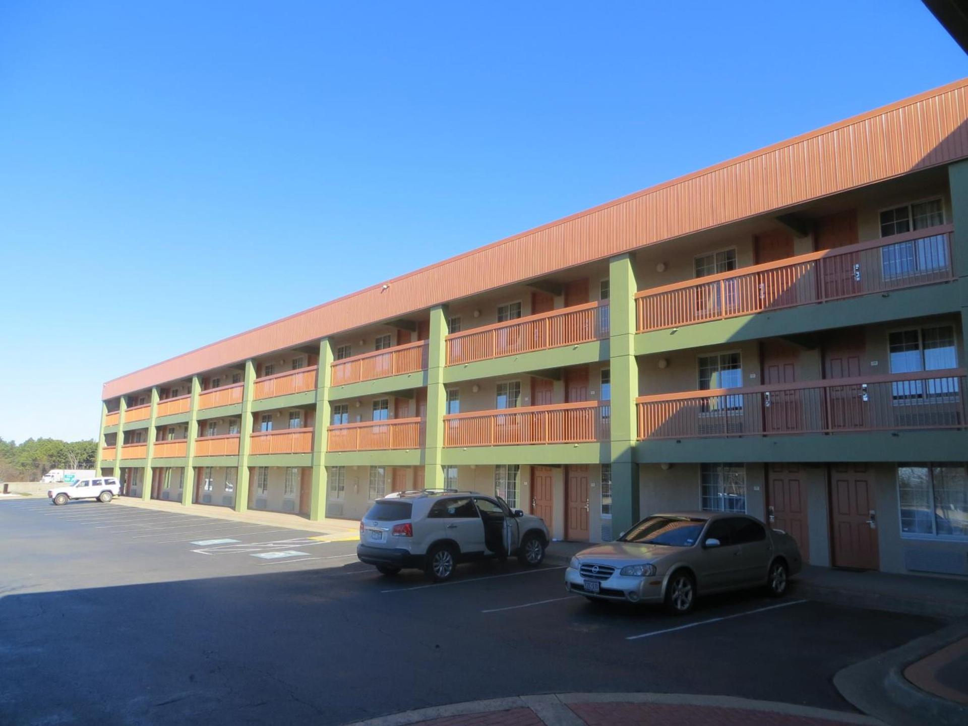 Super 8 by Wyndham Little Rock/Otter Creek photo 31
