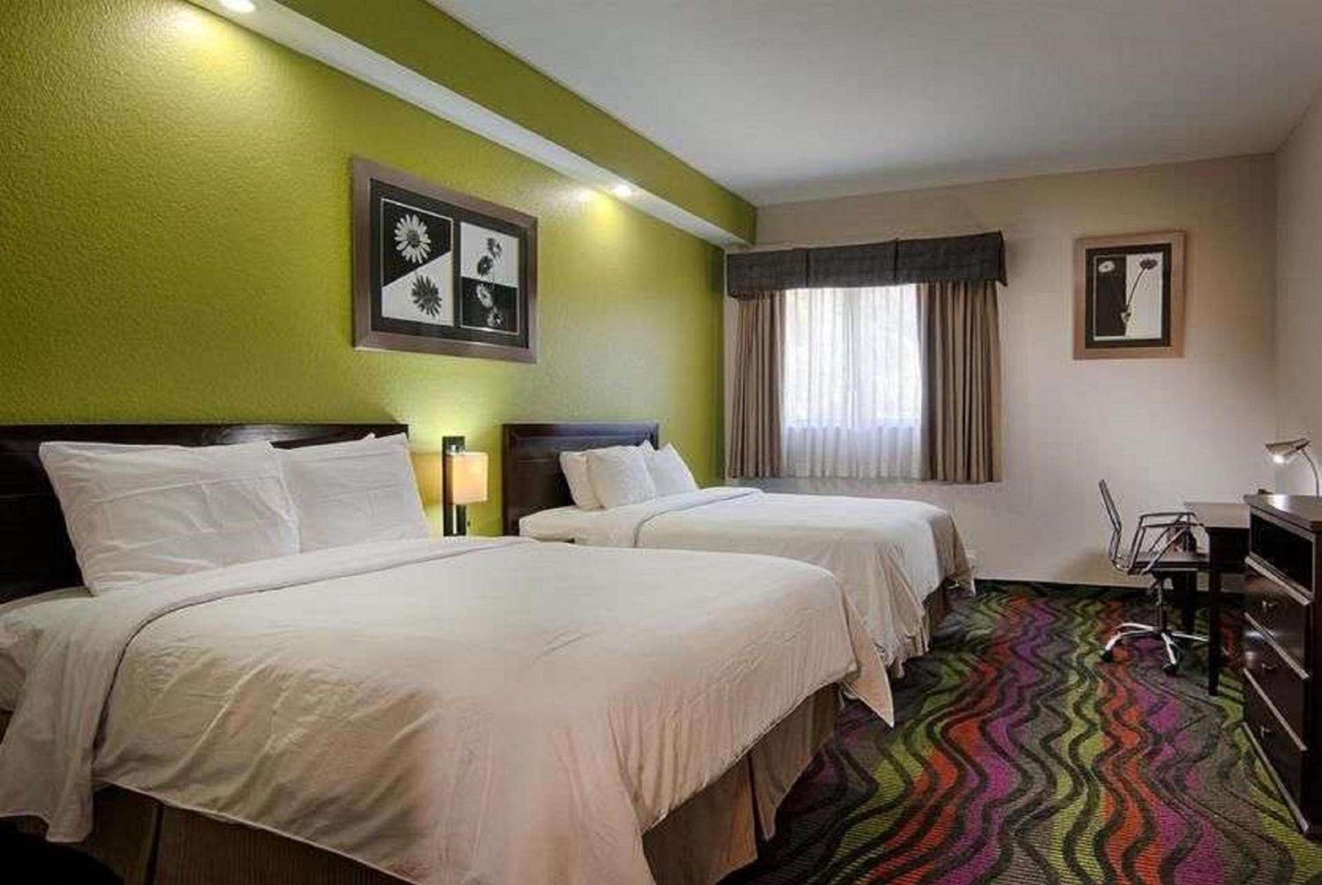 Days Inn & Suites by Wyndham Bonita Springs North Naples photo 17