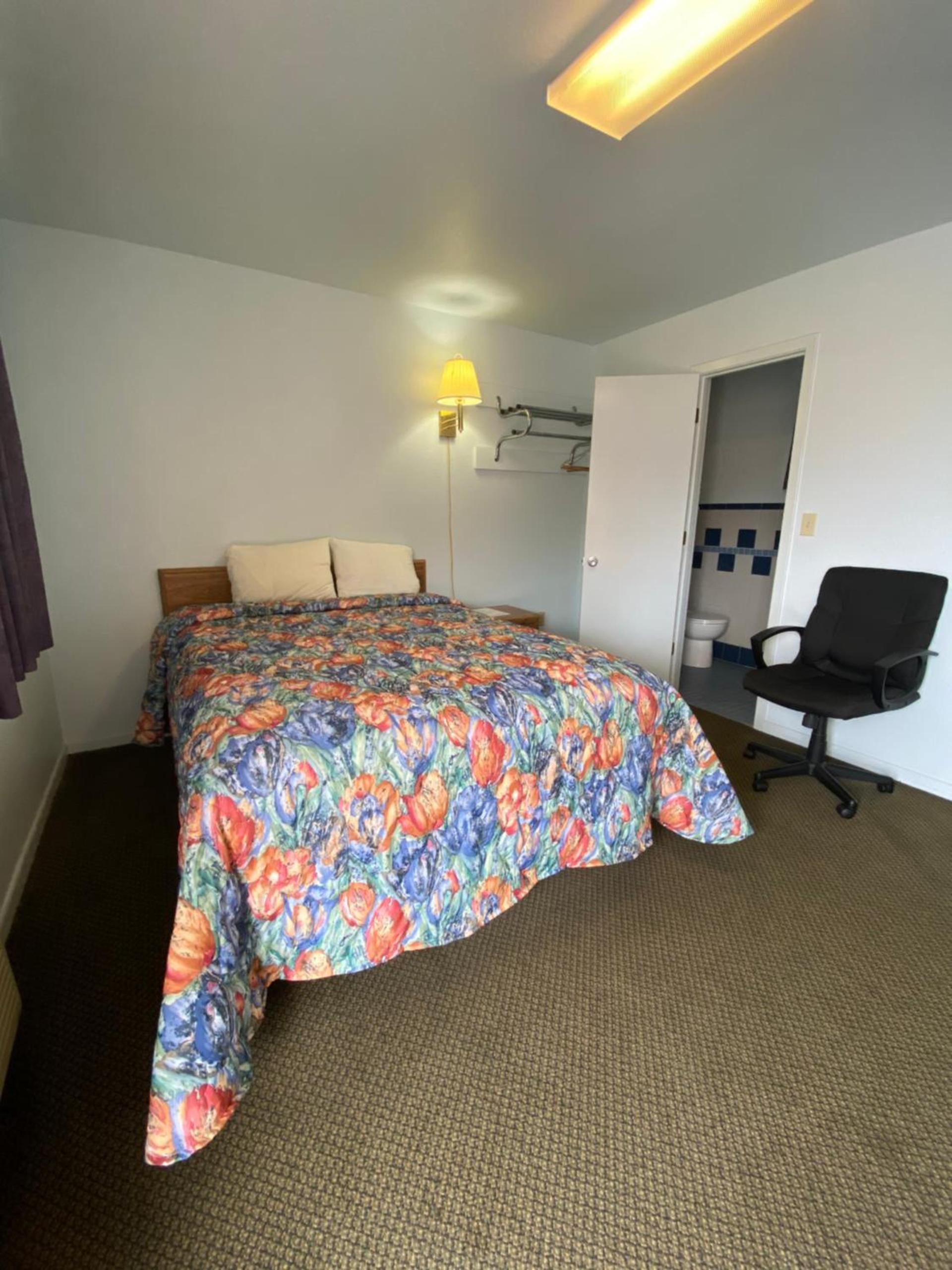 Regency Inn Comanche photo 31