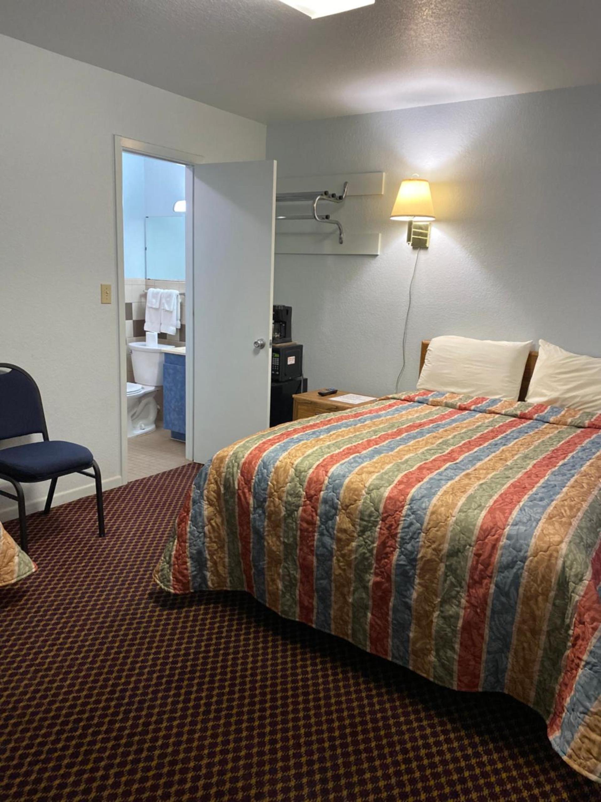 Regency Inn Comanche photo 26