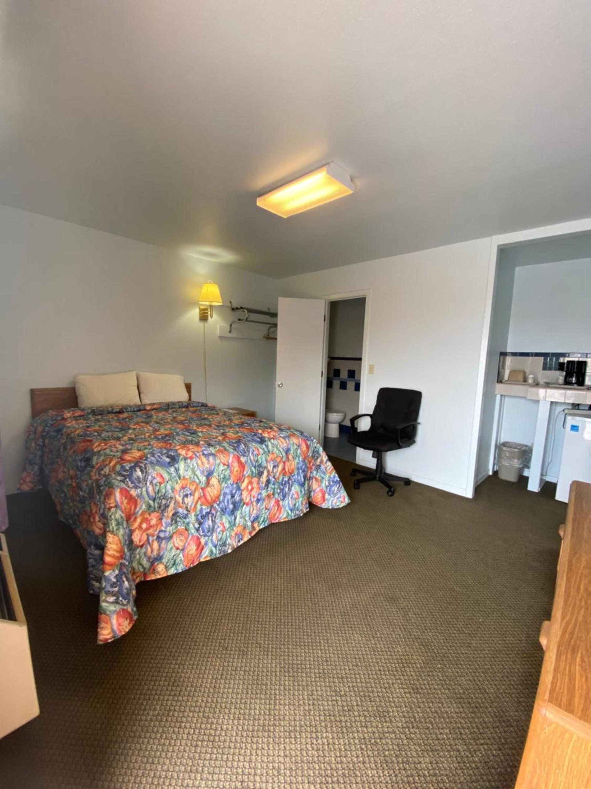 Regency Inn Comanche photo 19