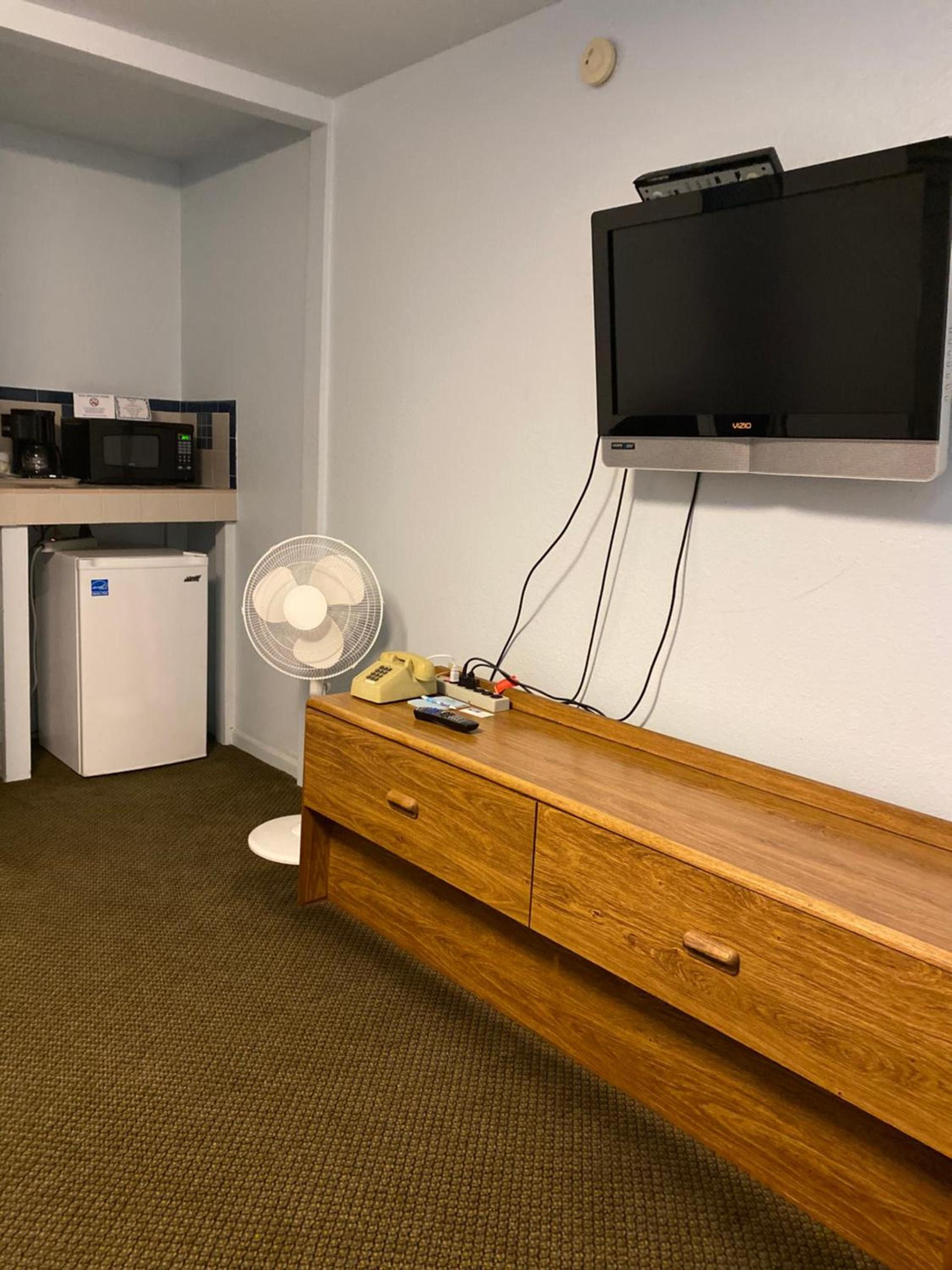 Regency Inn Comanche photo 24