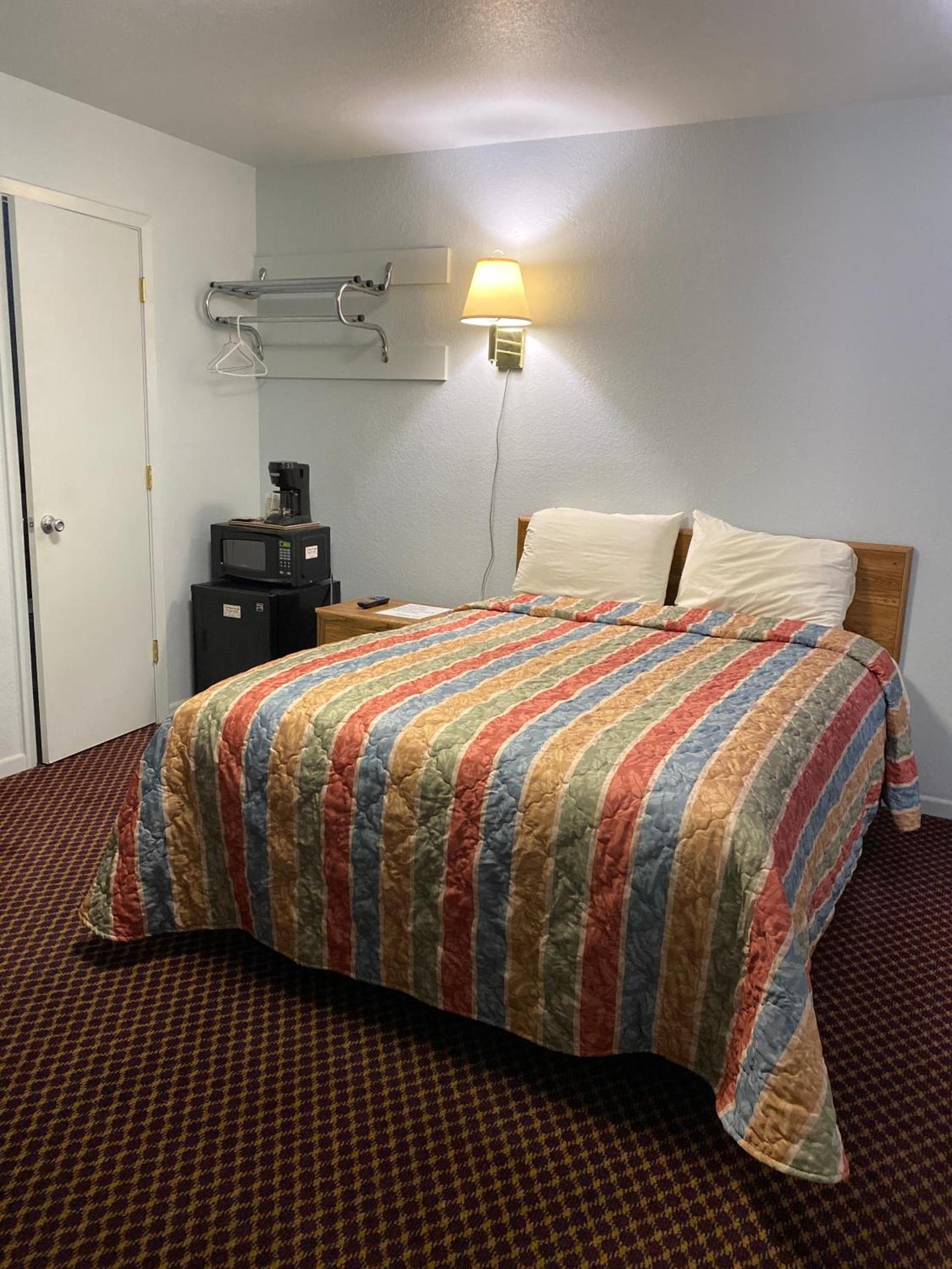 Regency Inn Comanche photo 22