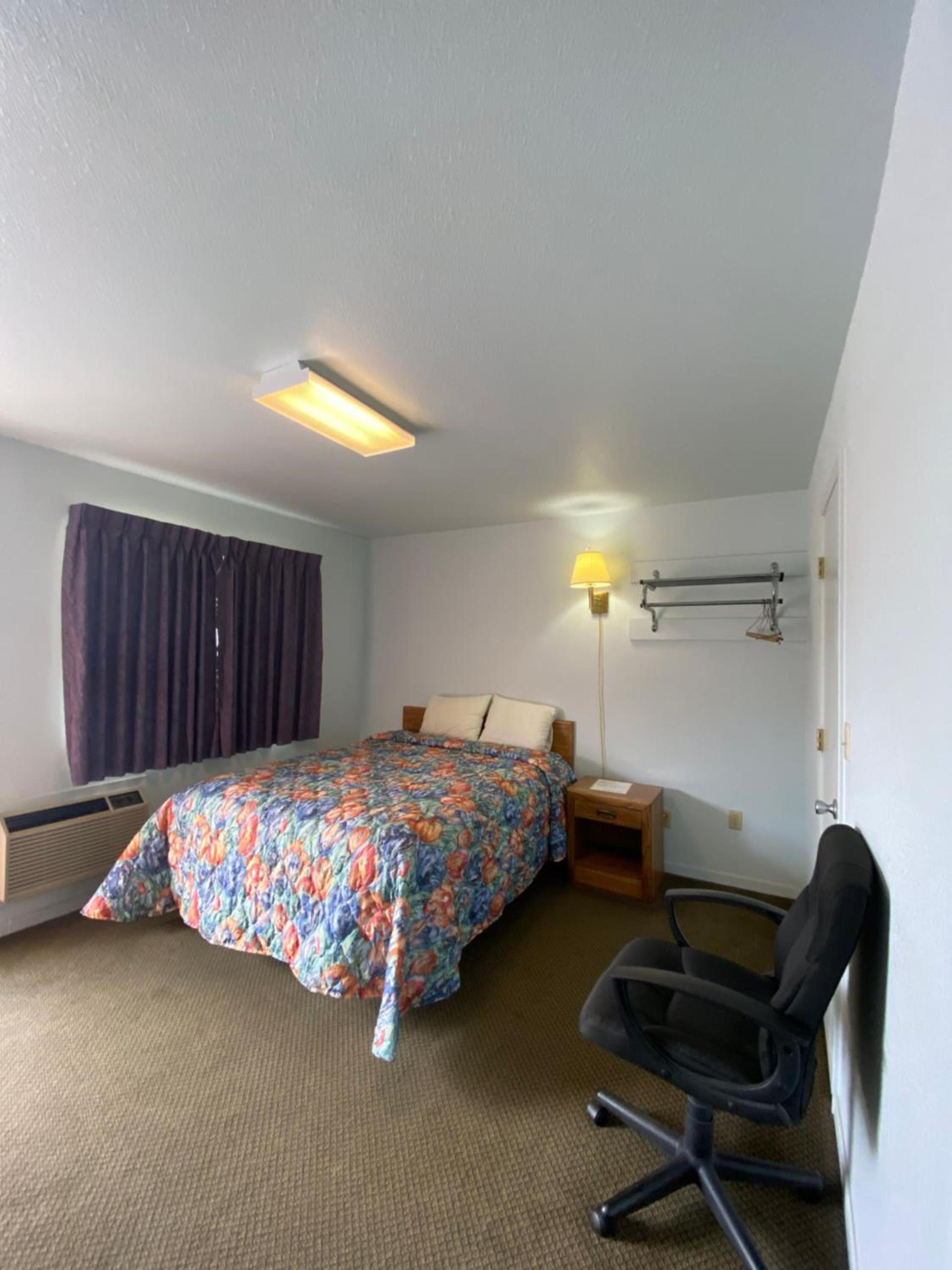 Regency Inn Comanche photo 23