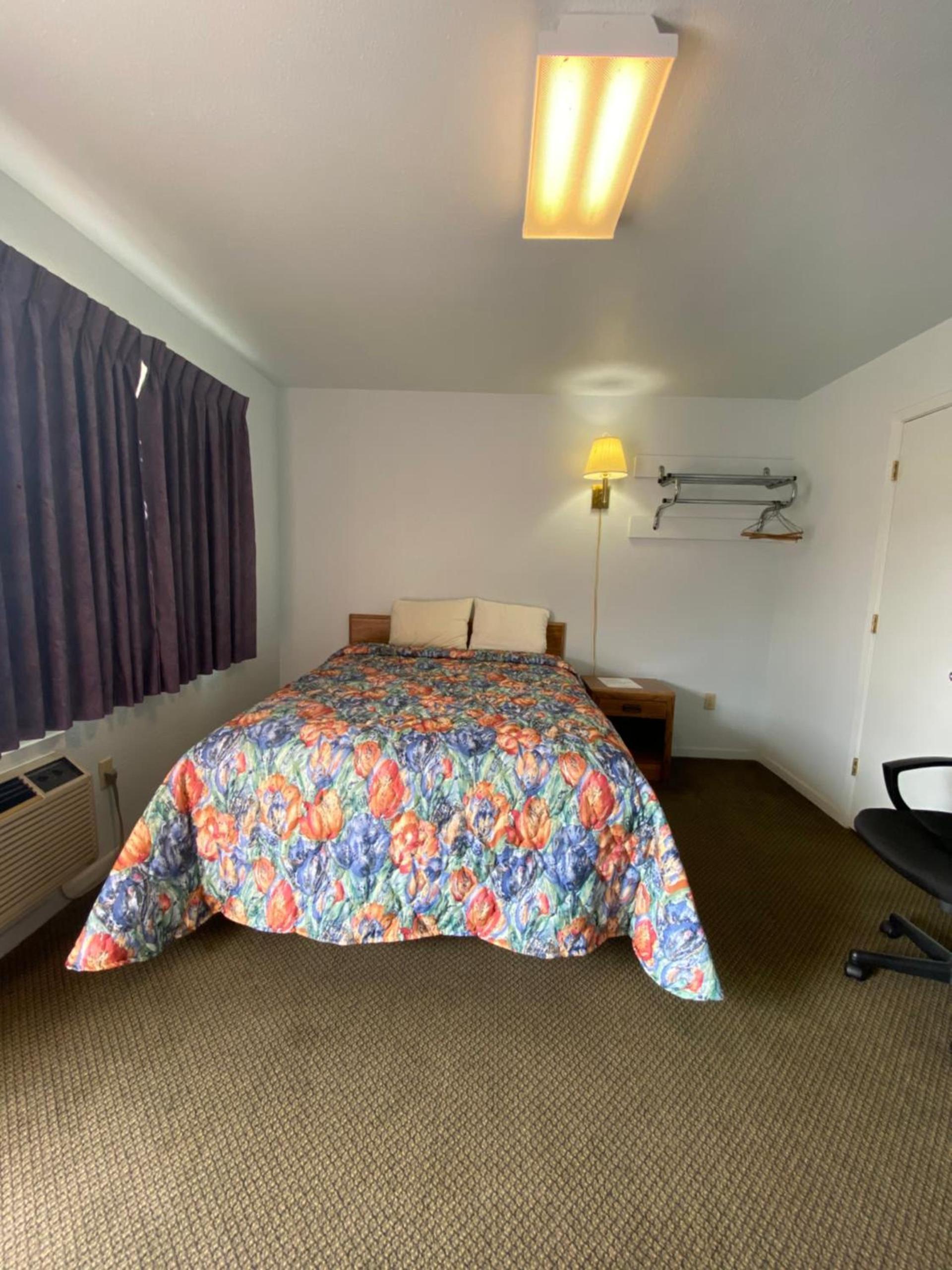 Regency Inn Comanche photo 30