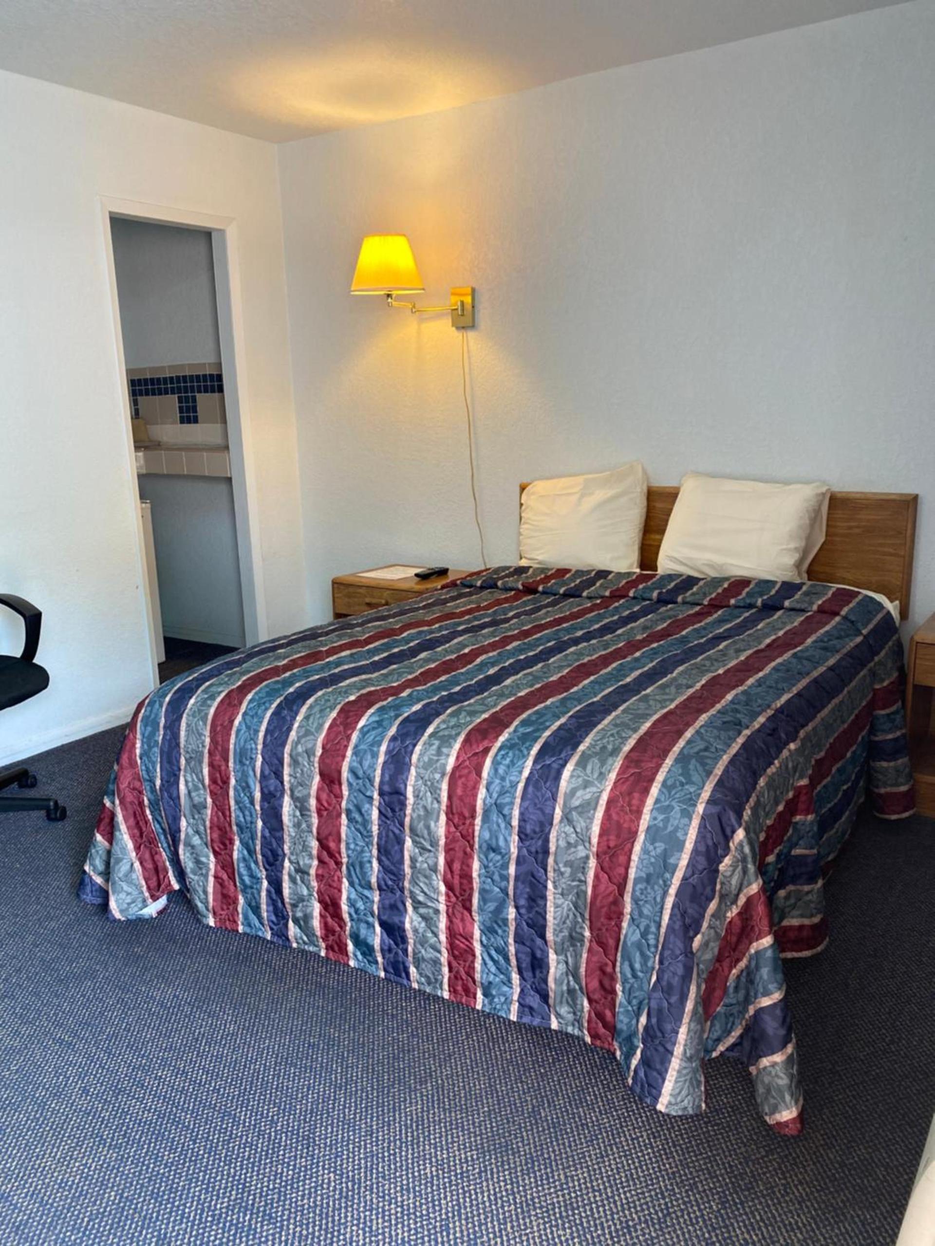 Regency Inn Comanche photo 37