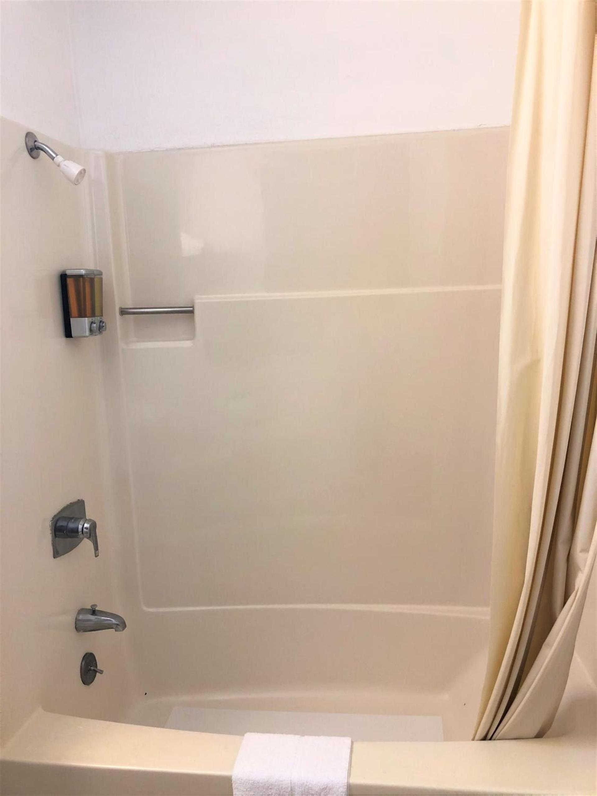 Blue Coast Inn & Suites photo 23