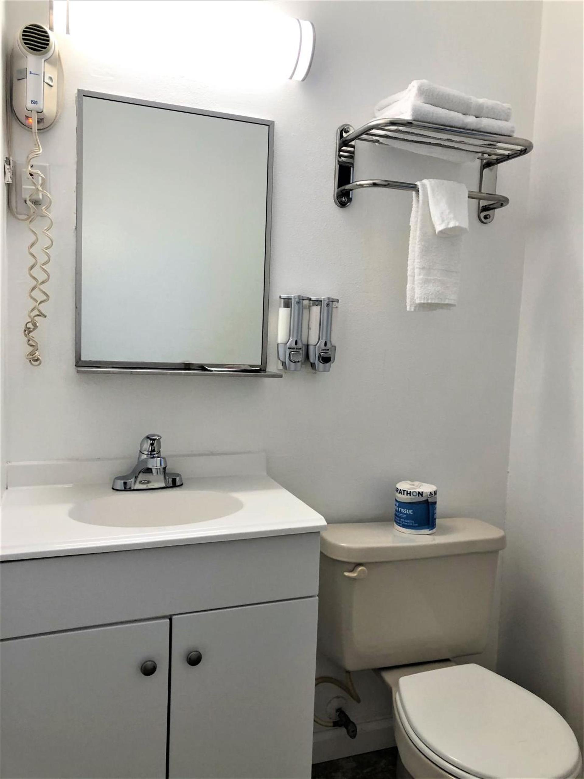 Blue Coast Inn & Suites photo 18