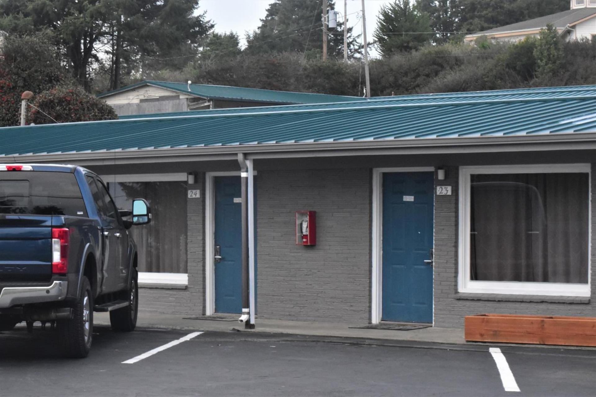 Blue Coast Inn & Suites photo 8