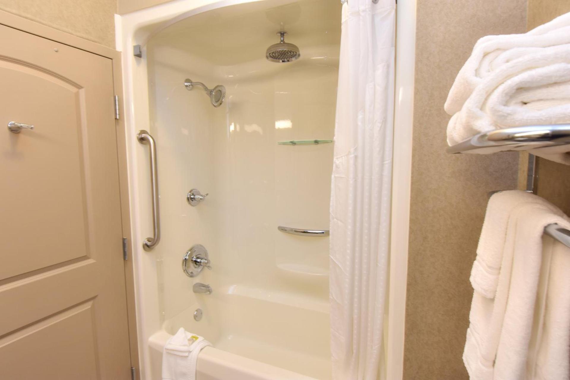 Holiday Inn Express and Suites Springfield Medical District by IHG photo 20
