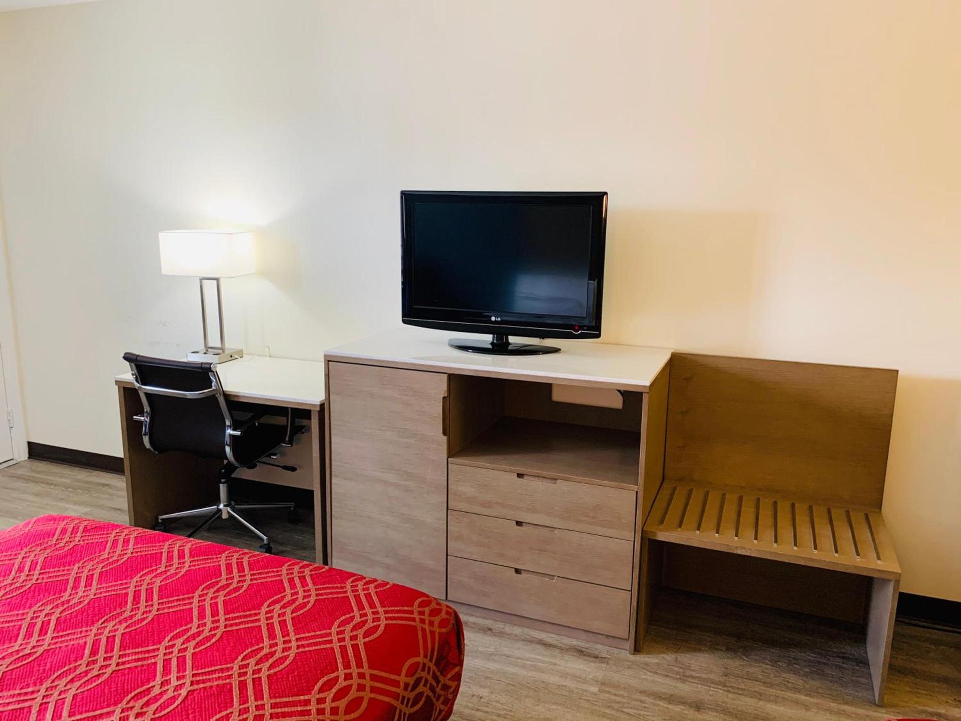 Econo Lodge Crystal Coast photo 11