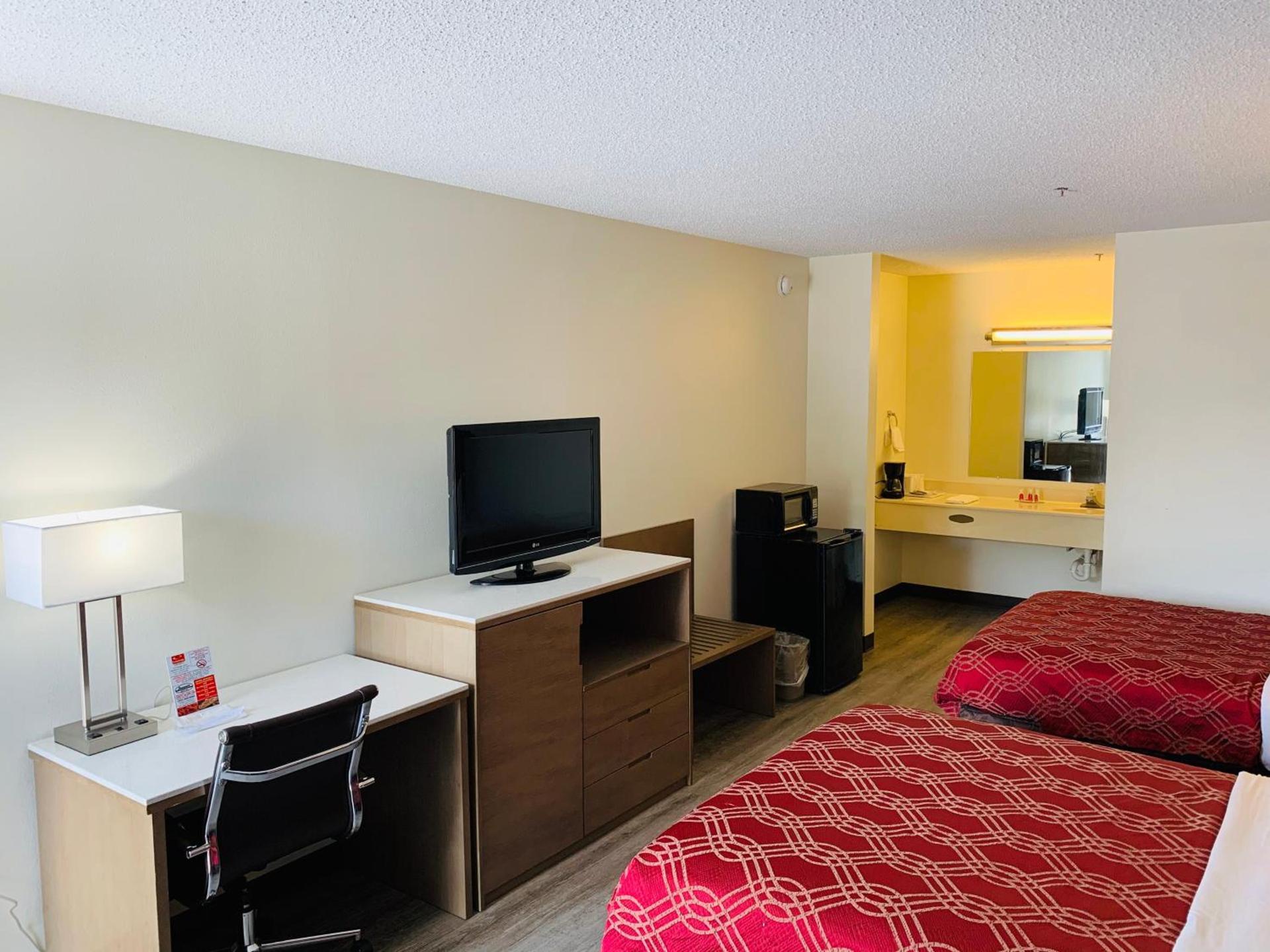 Econo Lodge Crystal Coast photo 10