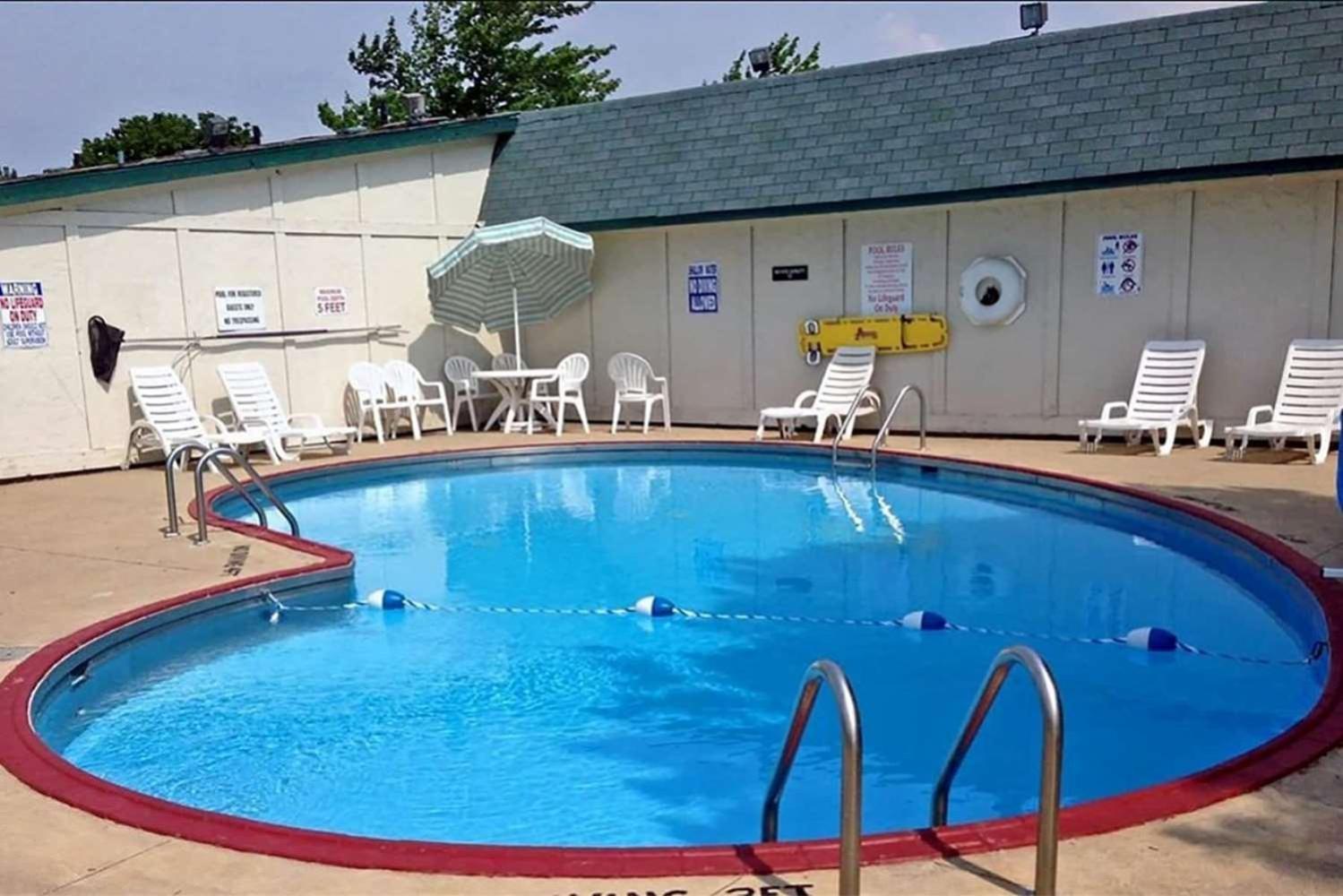 Travelodge by Wyndham Lansing photo 4
