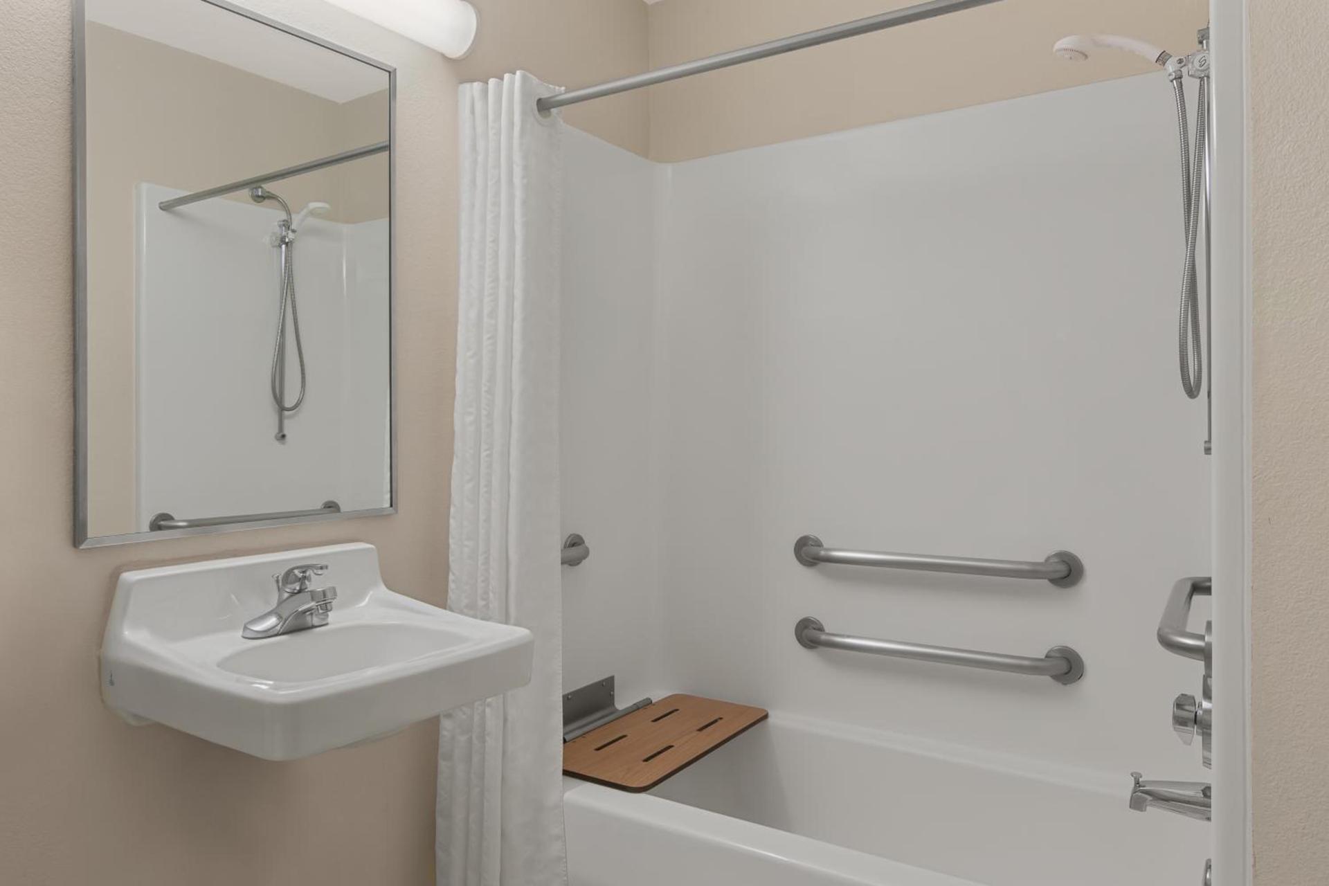 Candlewood Suites Raleigh Crabtree by IHG photo 2