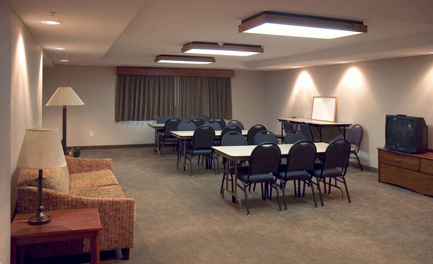 AmericInn by Wyndham Charlevoix photo 14