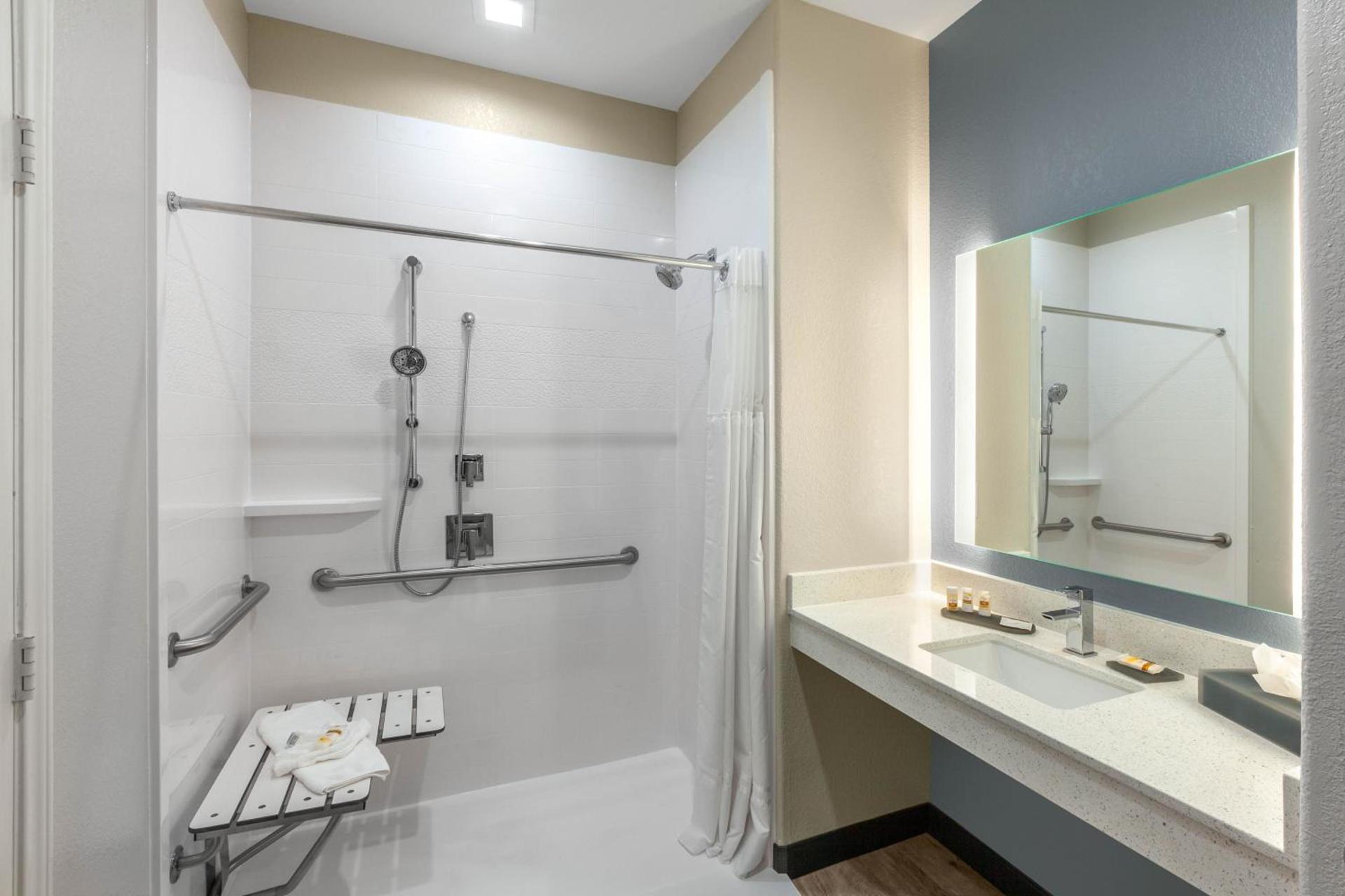 La Quinta by Wyndham Houston Channelview photo 45