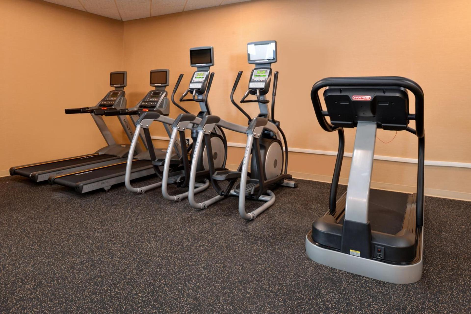 Holiday Inn Express Breezewood by IHG photo 9