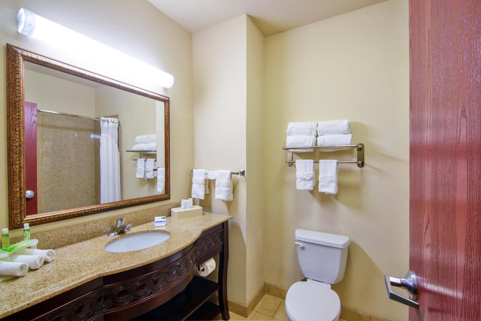 Country Inn & Suites by Radisson, Terrell photo 25