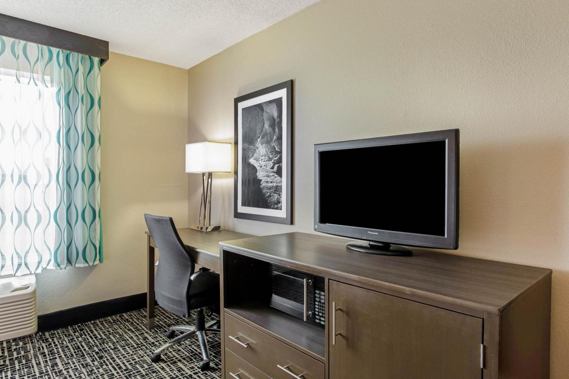 La Quinta by Wyndham Hopkinsville photo 29
