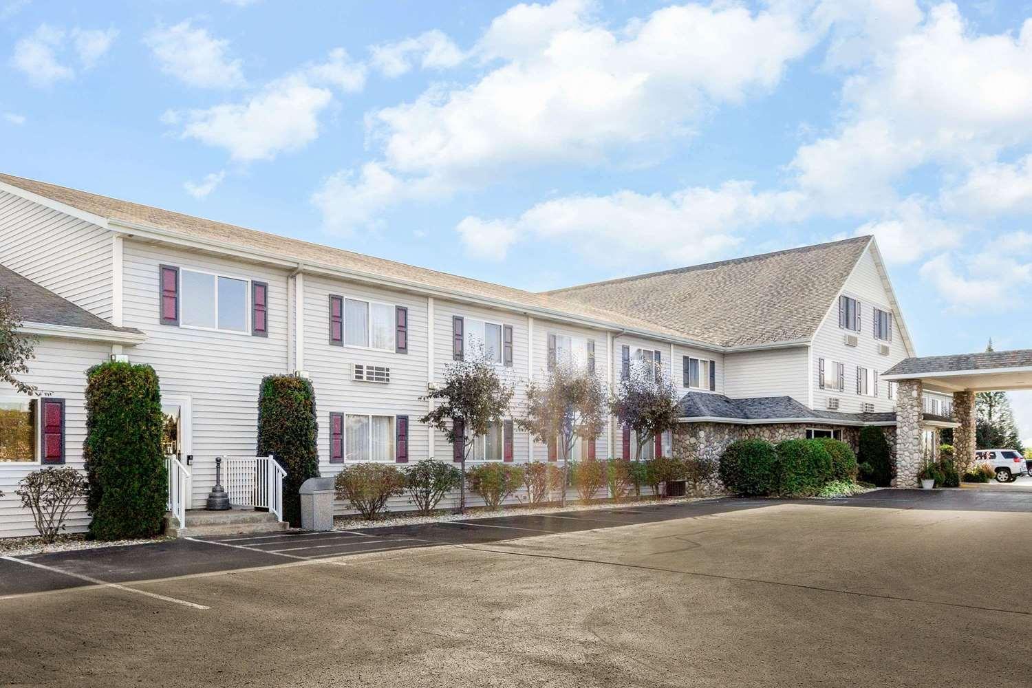 Super 8 by Wyndham St. Ignace photo 20