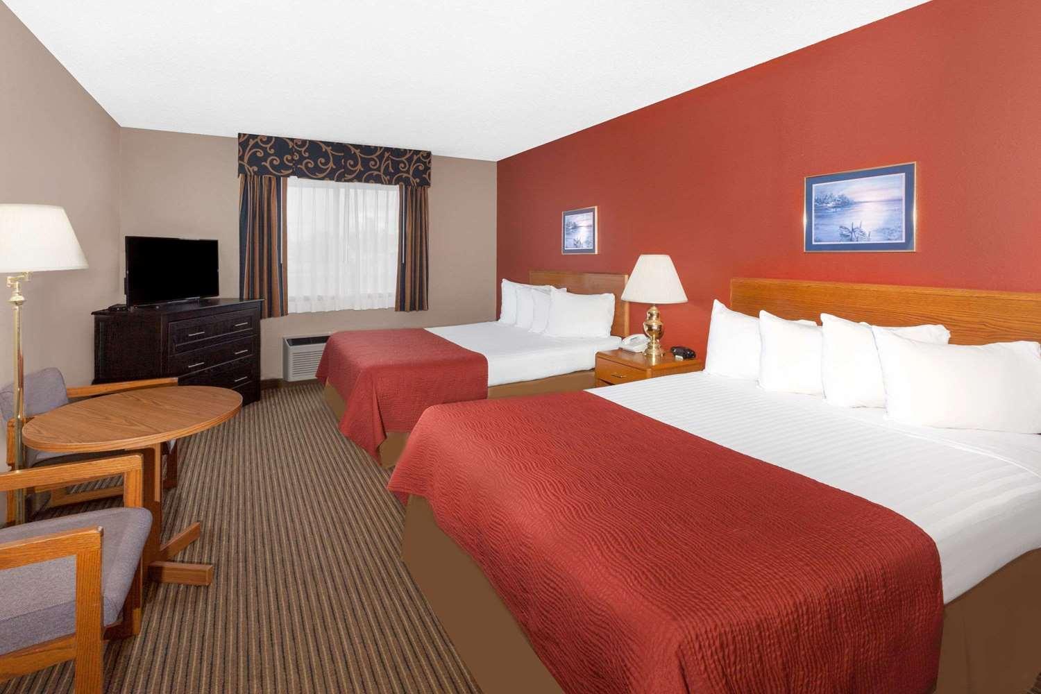 Super 8 by Wyndham St. Ignace photo 18