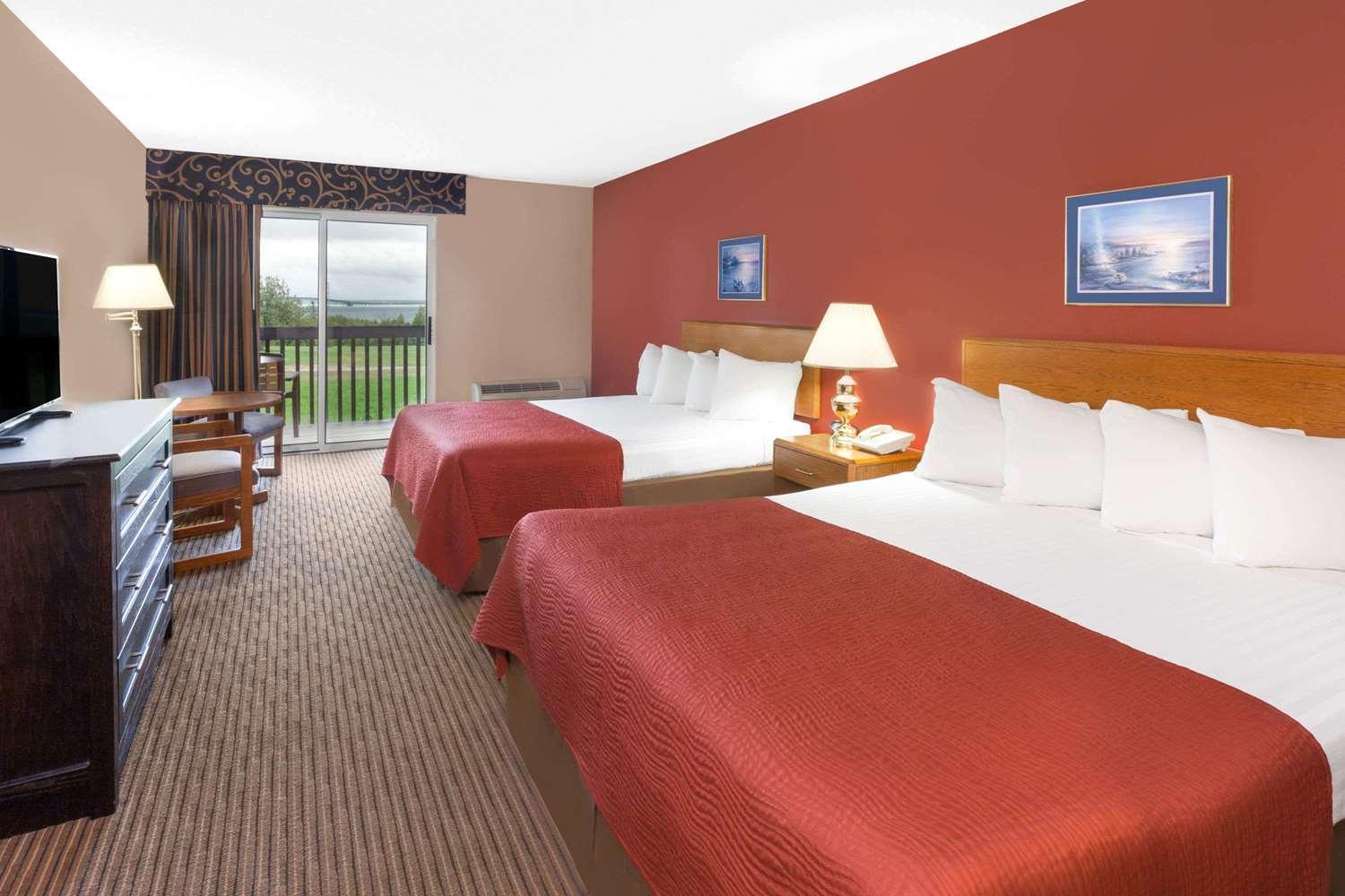 Super 8 by Wyndham St. Ignace photo 16