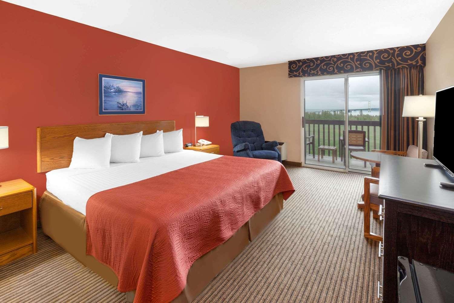 Super 8 by Wyndham St. Ignace photo 15