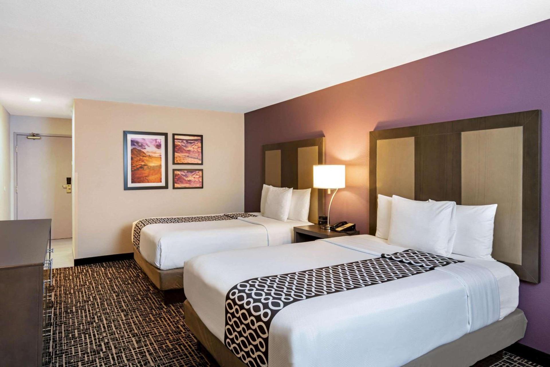 La Quinta Inn & Suites by Wyndham Las Vegas Nellis photo 11