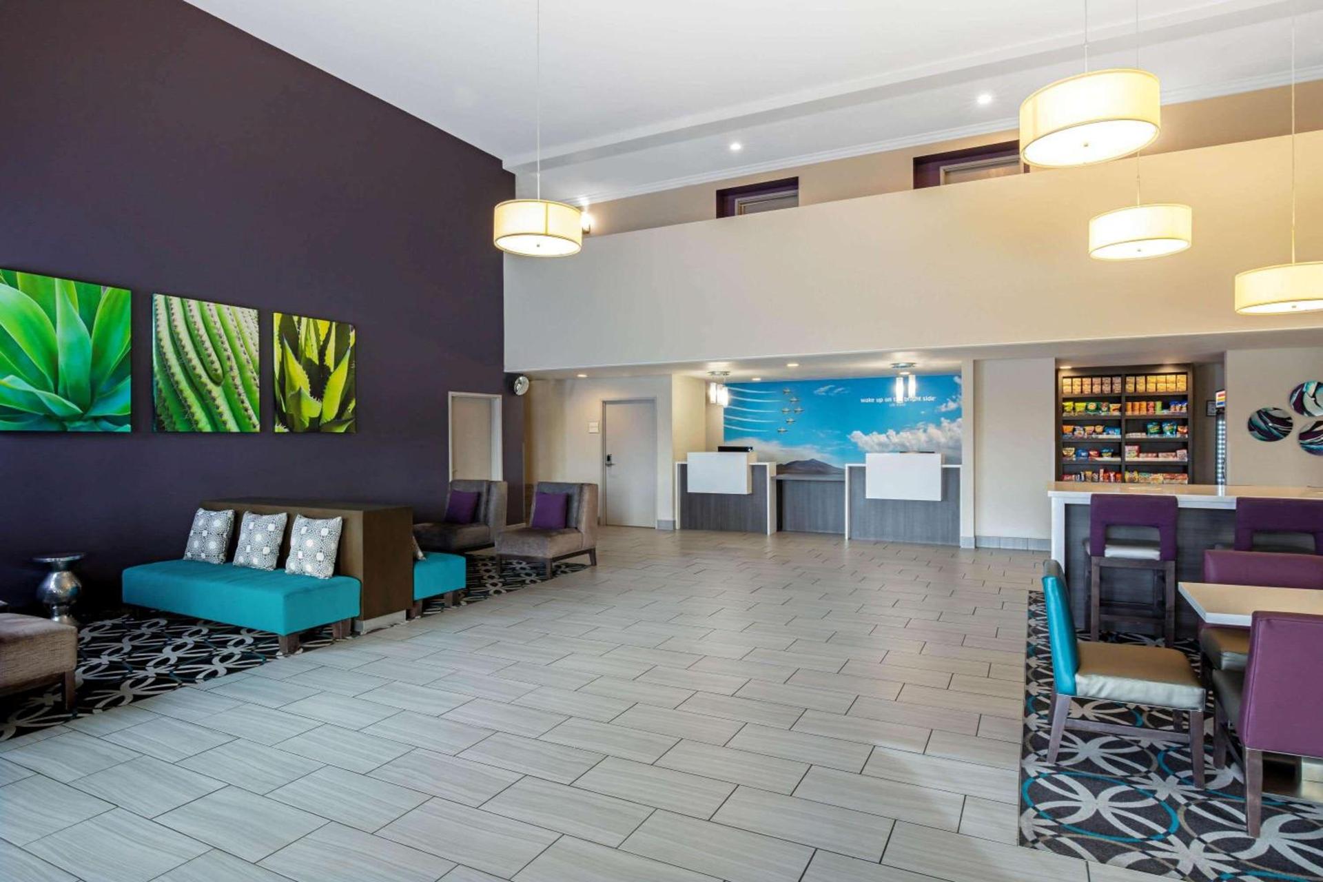 La Quinta Inn & Suites by Wyndham Las Vegas Nellis photo 5