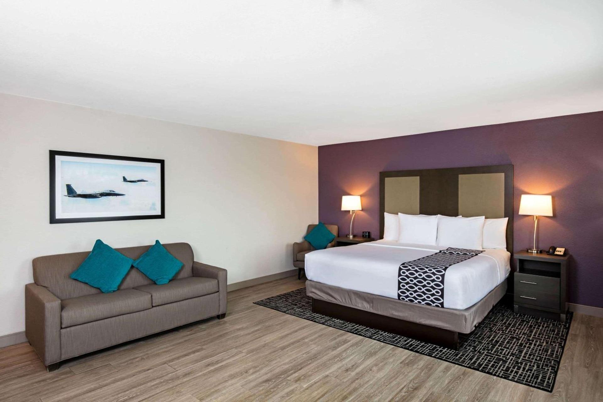 La Quinta Inn & Suites by Wyndham Las Vegas Nellis photo 23