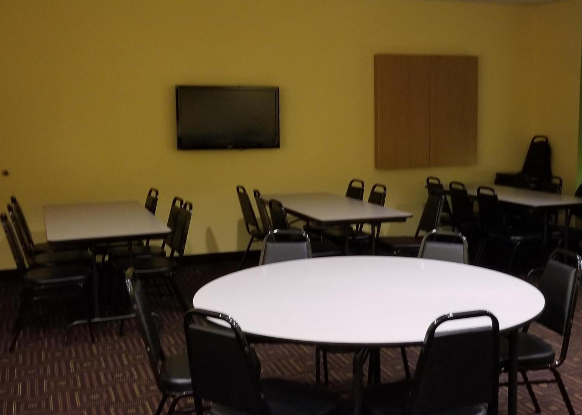 Microtel Inn & Suites by Wyndham Delphos photo 53