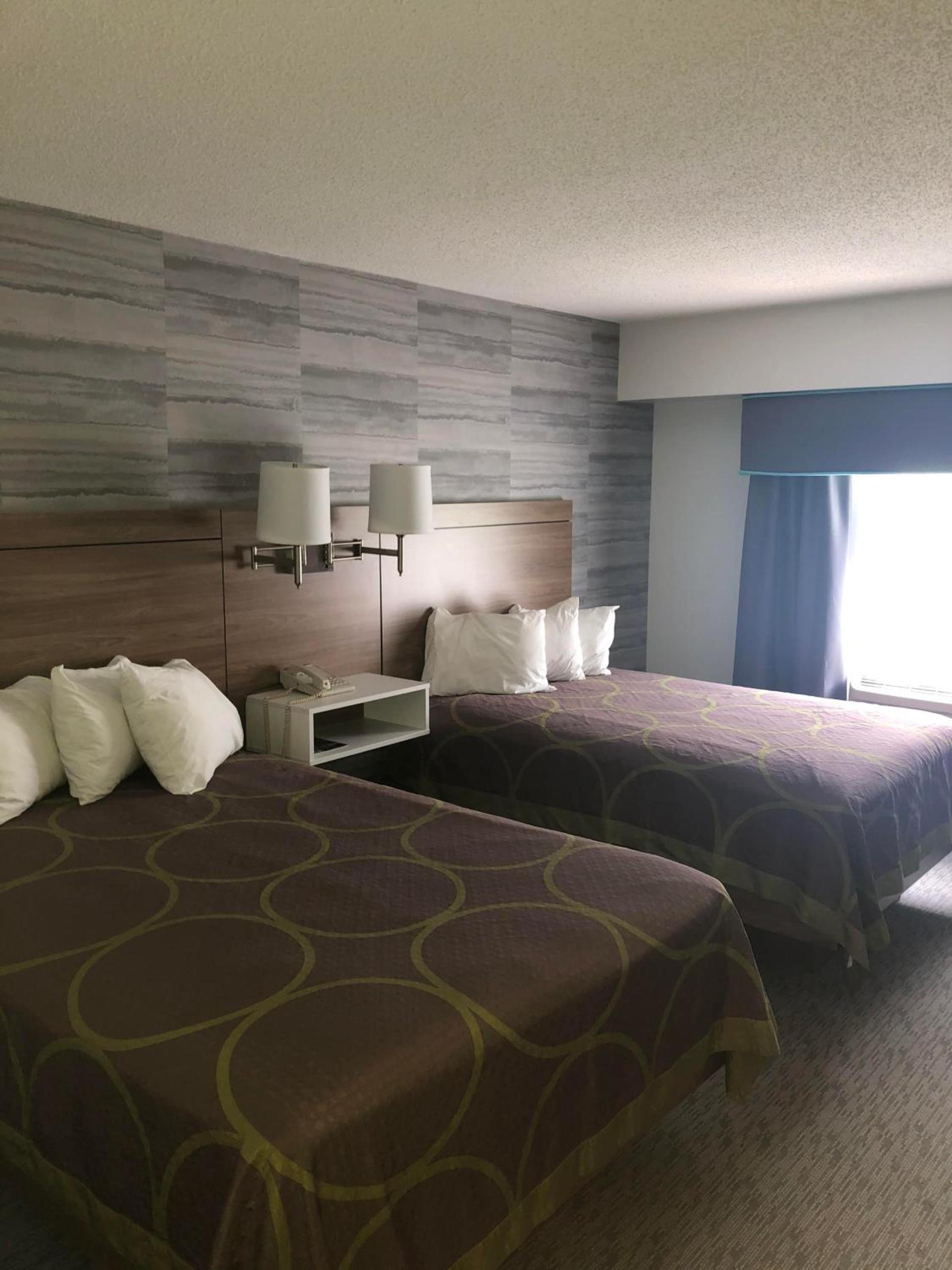 Super 8 by Wyndham Manchester Airport photo 9