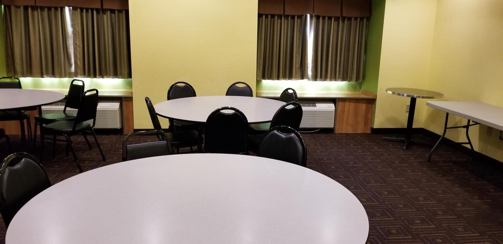 Microtel Inn & Suites by Wyndham Delphos photo 34