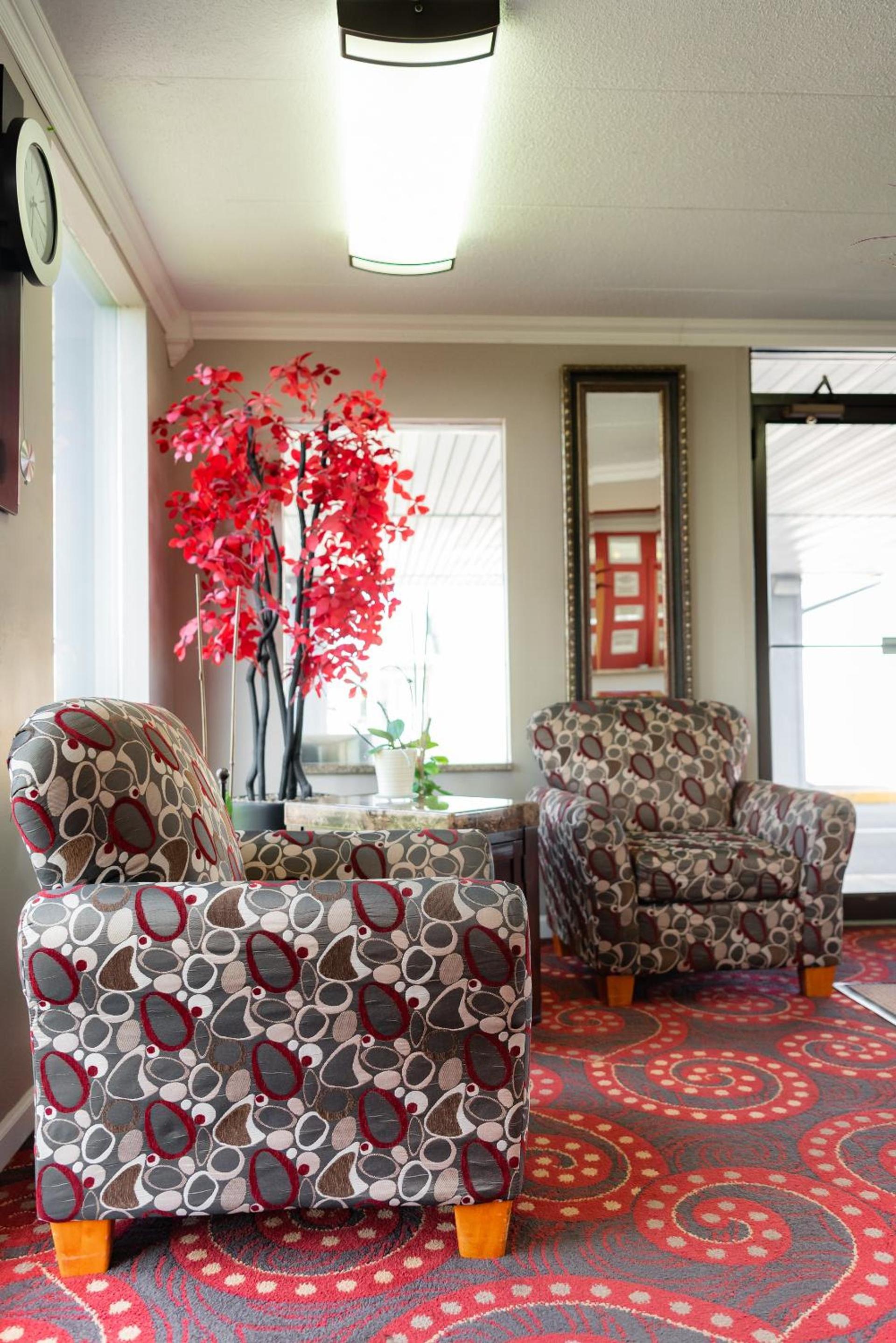 Spencer Inn & Suites photo 14