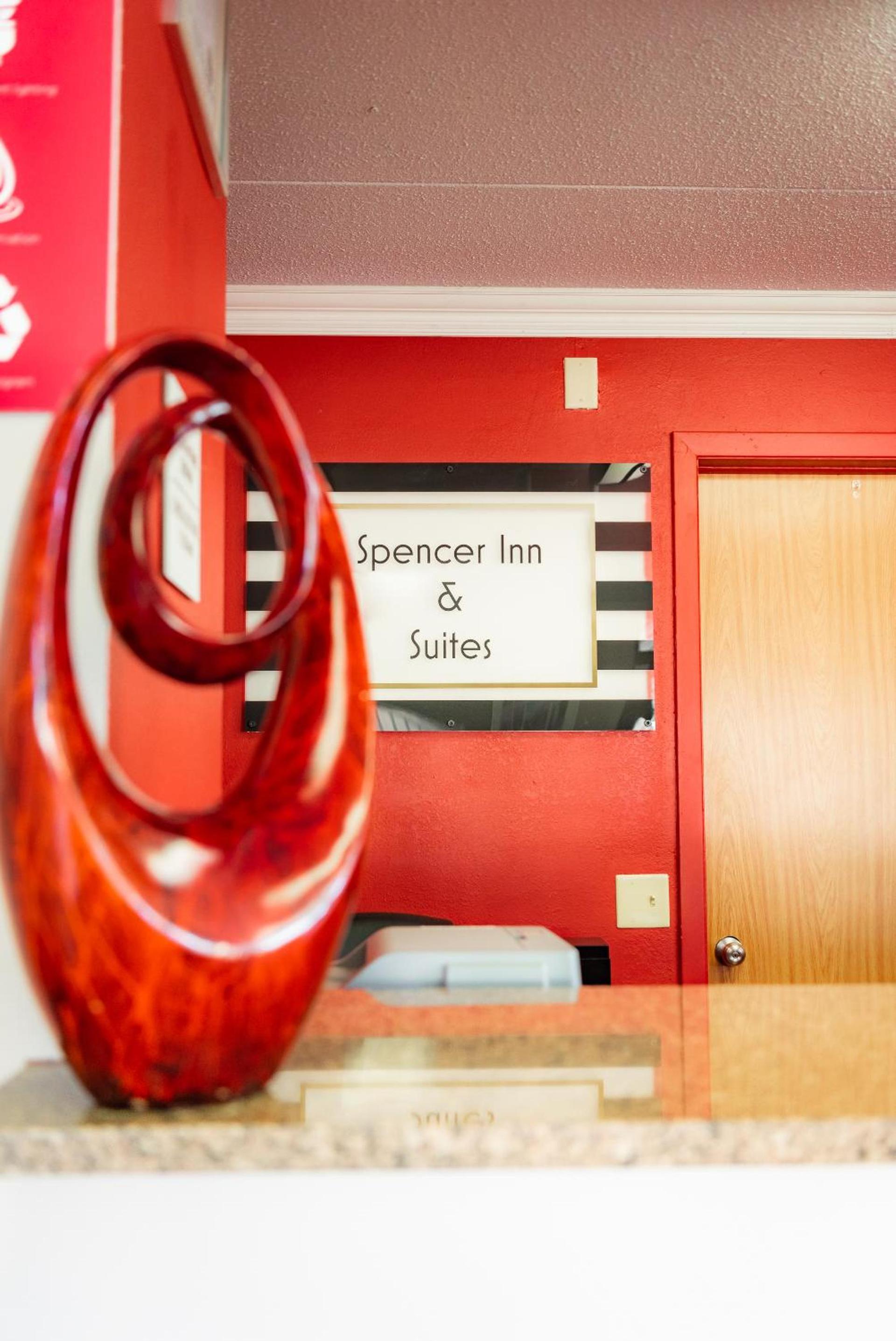 Spencer Inn & Suites photo 2