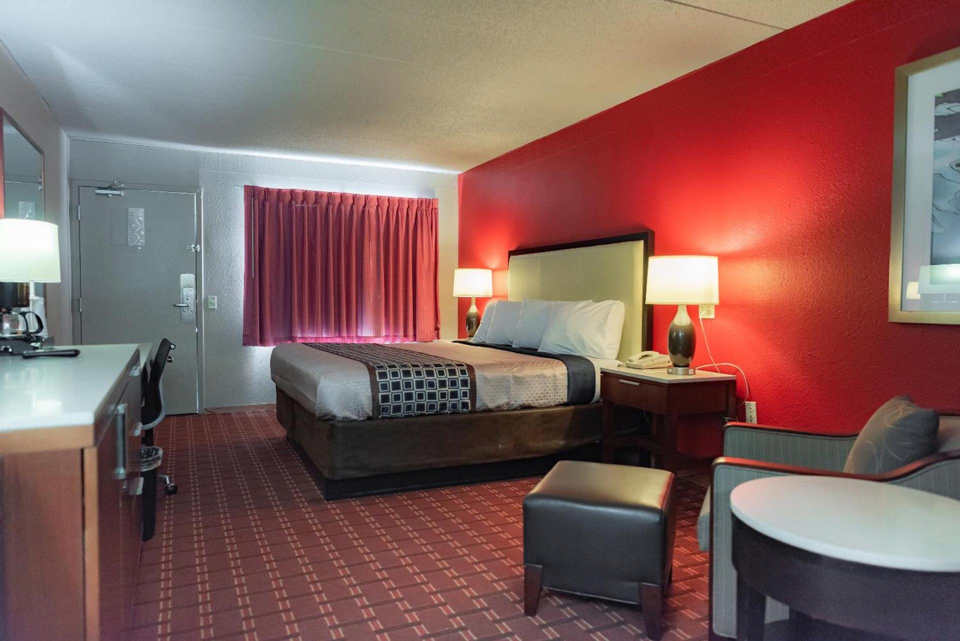 Spencer Inn & Suites photo 17