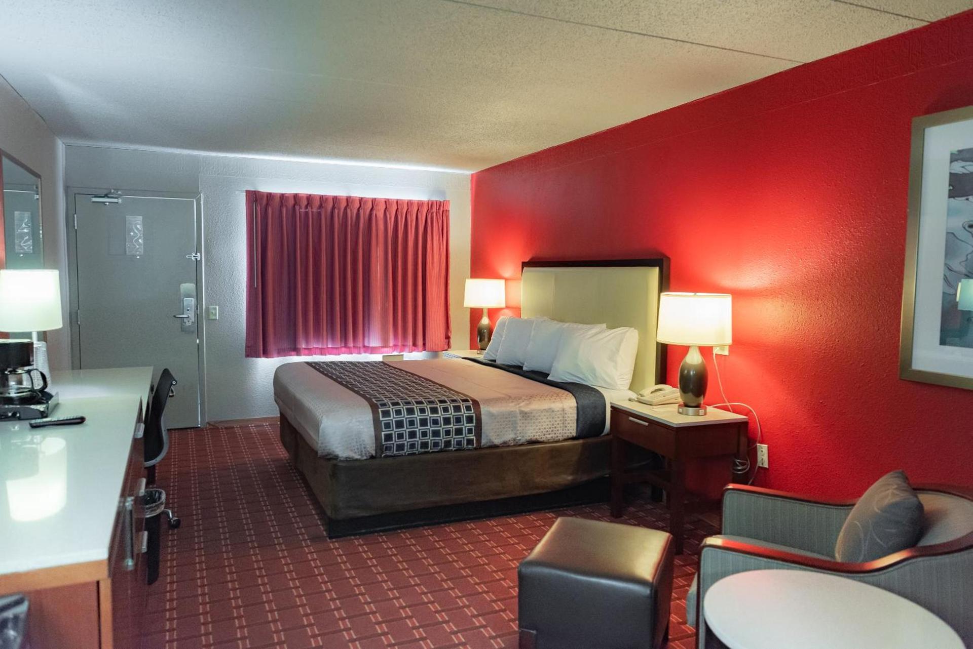 Spencer Inn & Suites photo 28
