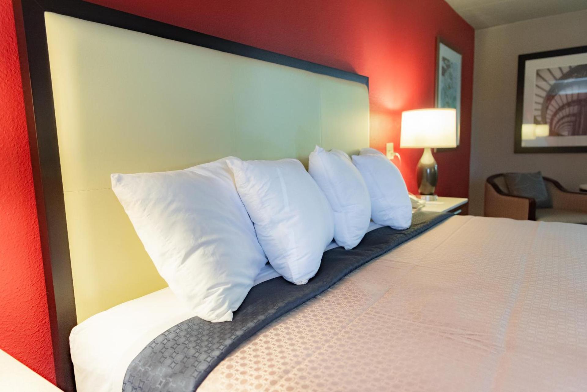 Spencer Inn & Suites photo 41