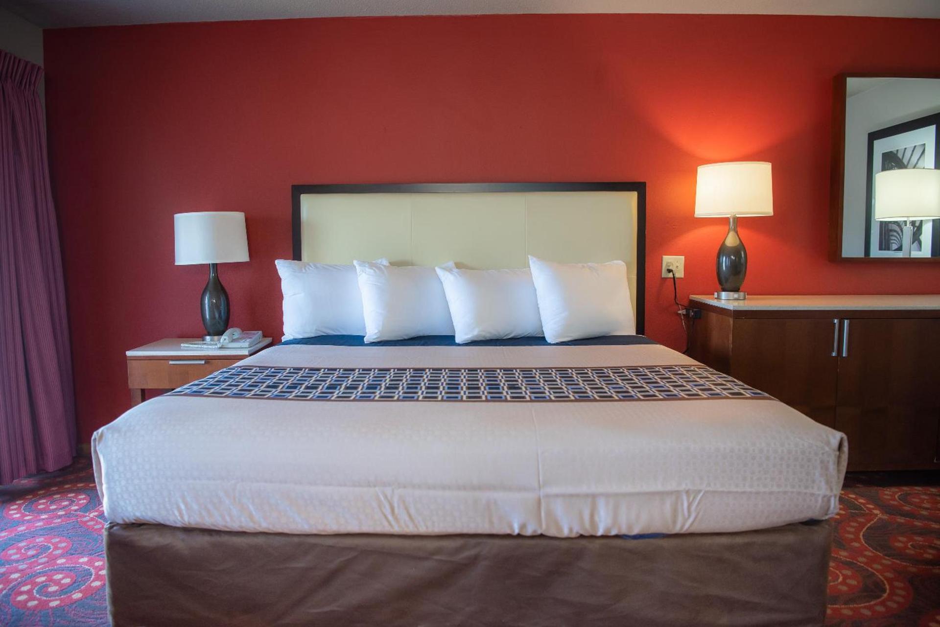 Spencer Inn & Suites photo 34