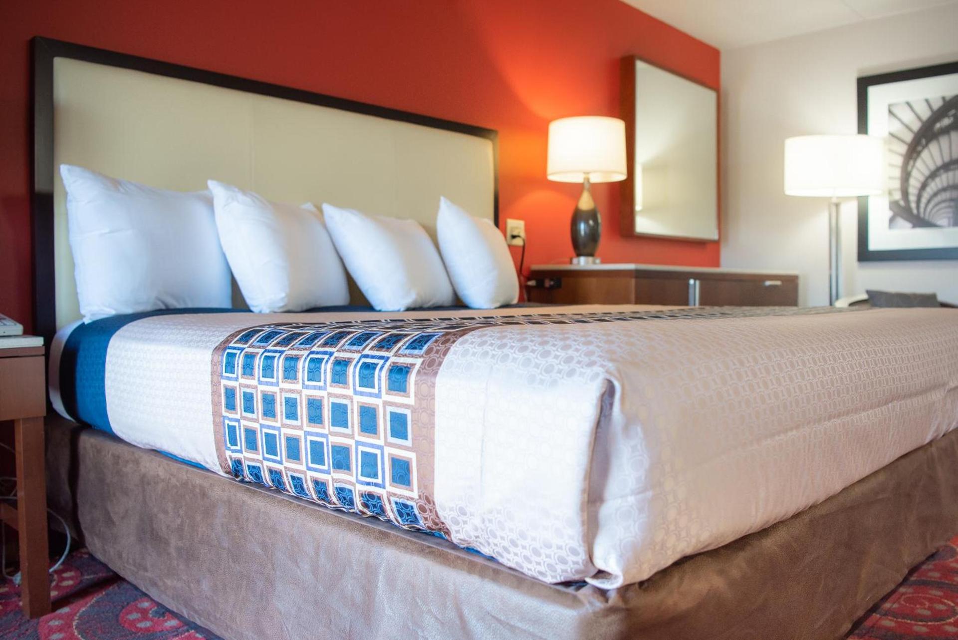 Spencer Inn & Suites photo 31