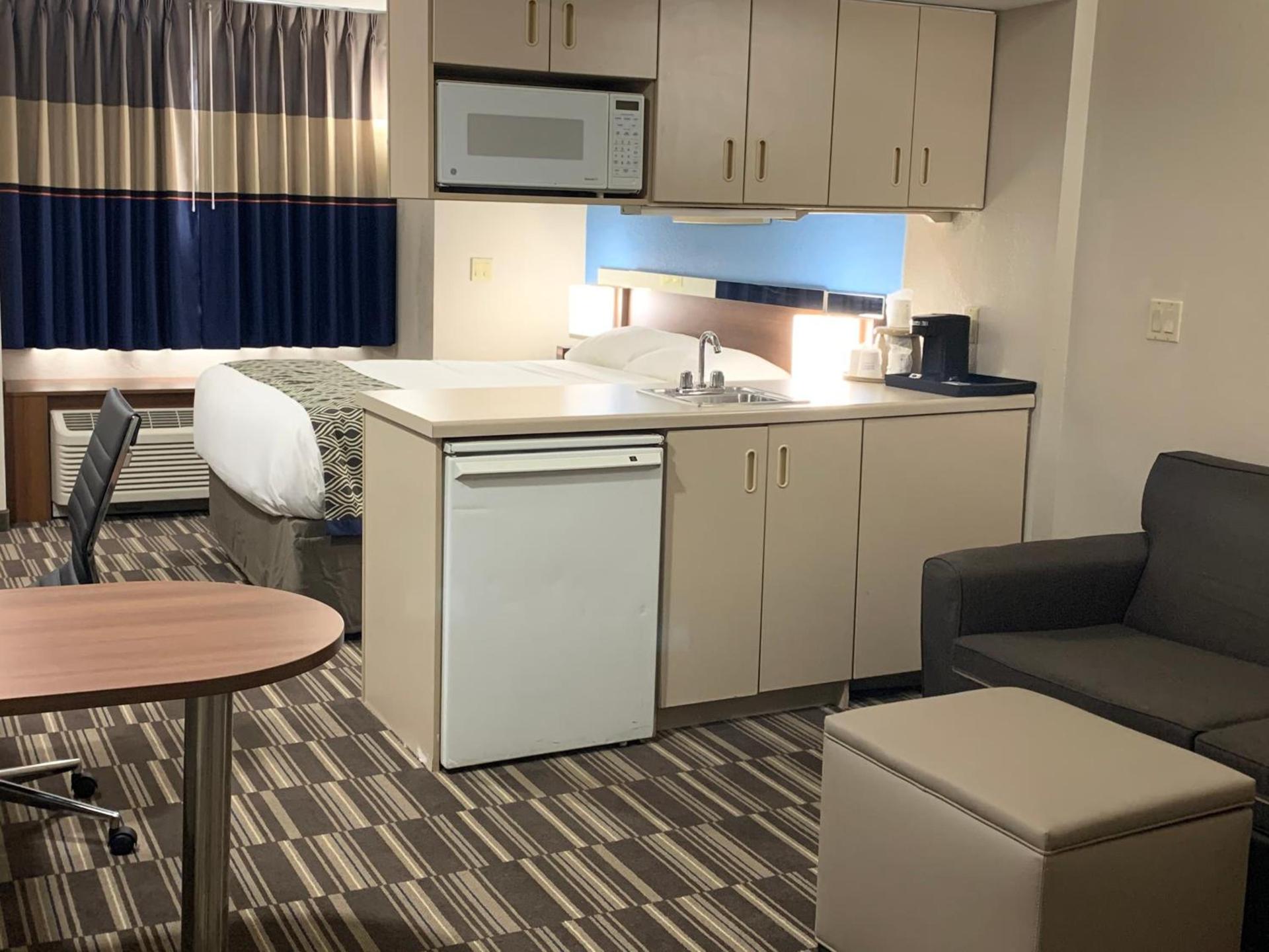 Microtel Inn & Suites by Wyndham Fond Du Lac photo 2