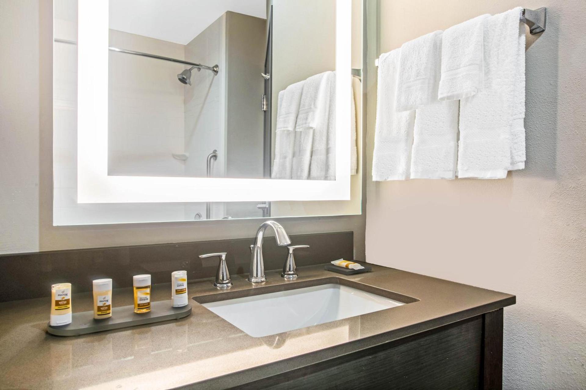 La Quinta by Wyndham Ponca City photo 16