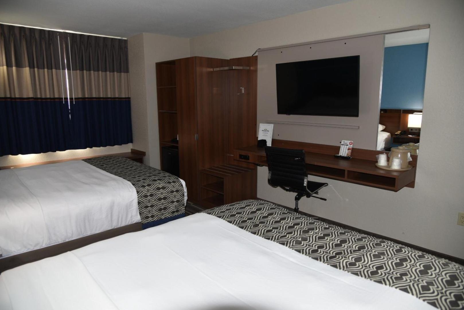 Microtel Inn & Suites by Wyndham Fond Du Lac photo 11