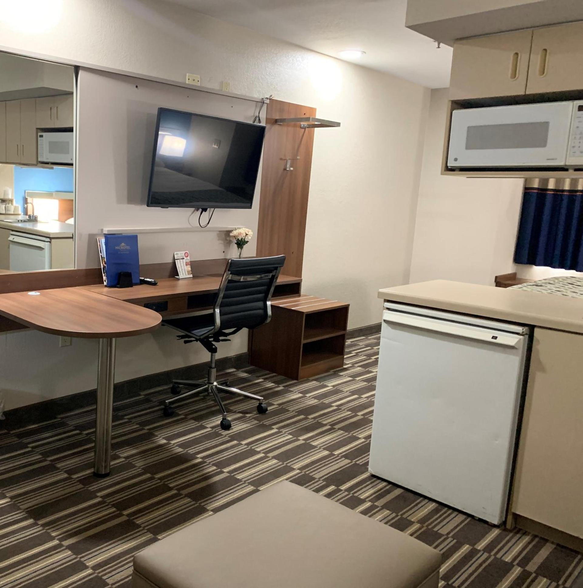 Microtel Inn & Suites by Wyndham Fond Du Lac photo 14