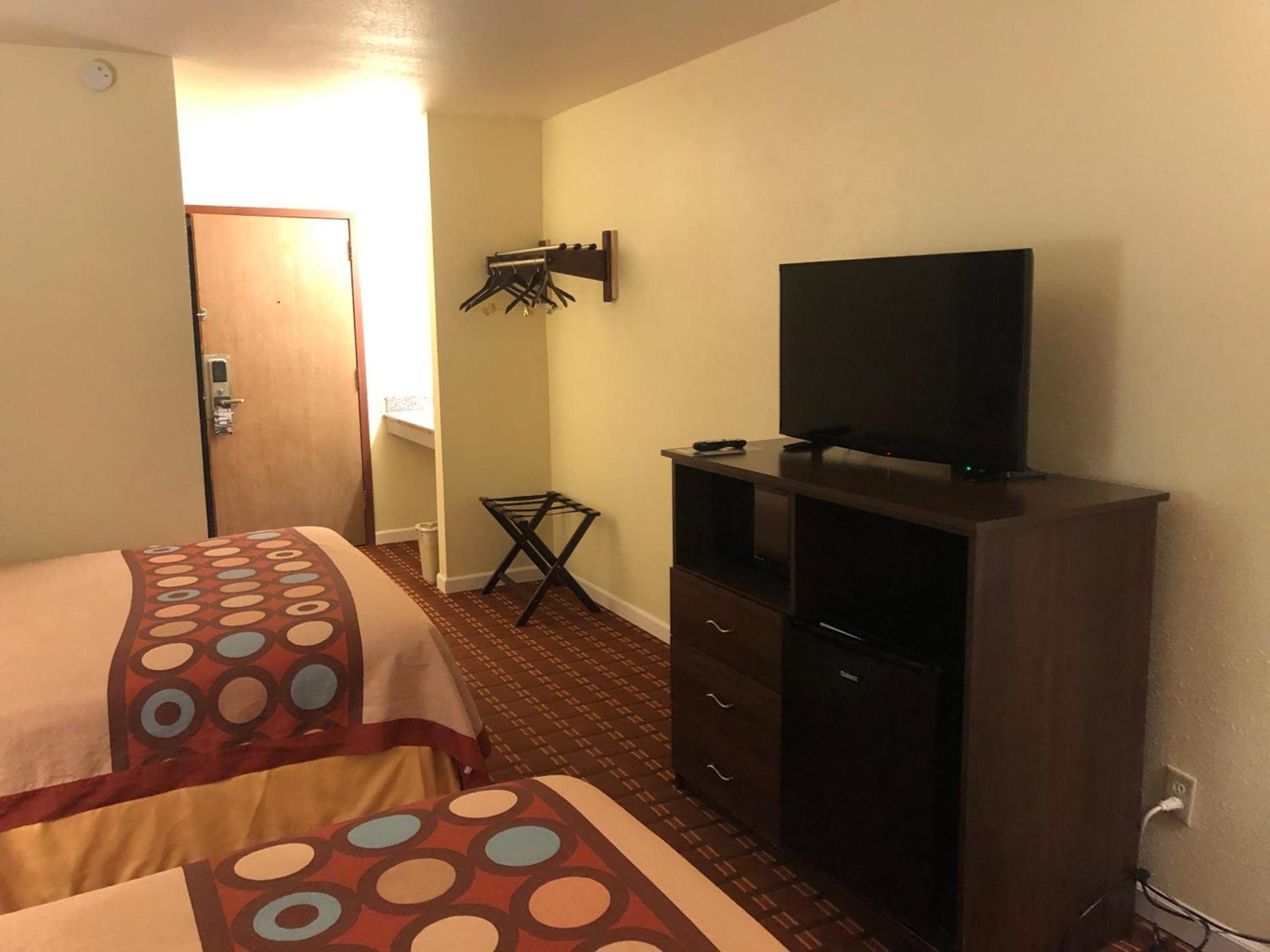 Super 8 by Wyndham Plover Stevens Point Area photo 26