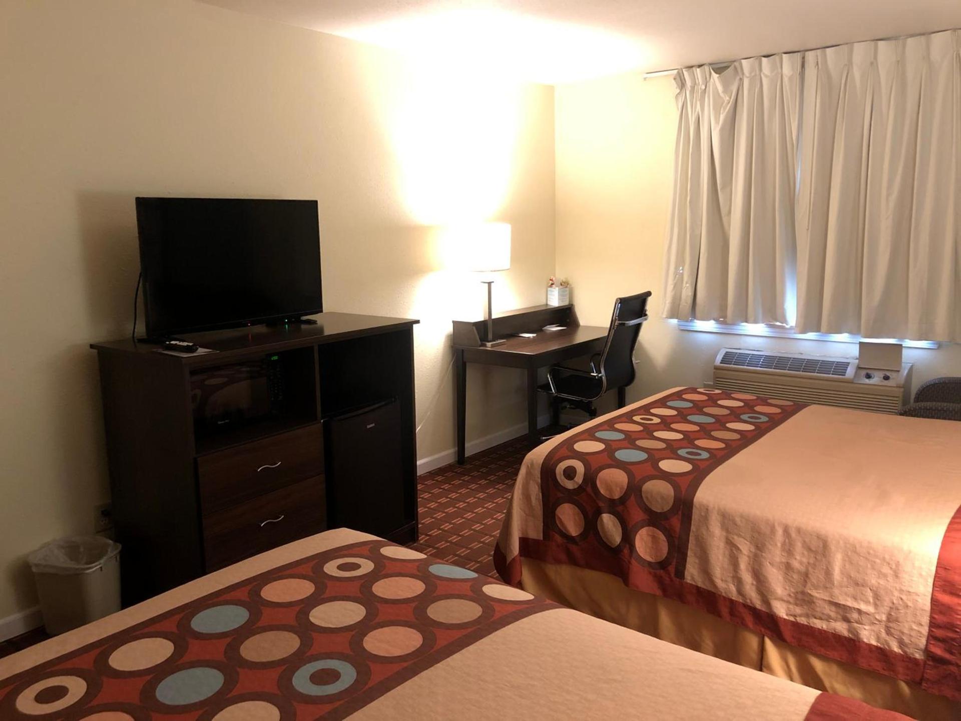 Super 8 by Wyndham Plover Stevens Point Area photo 24