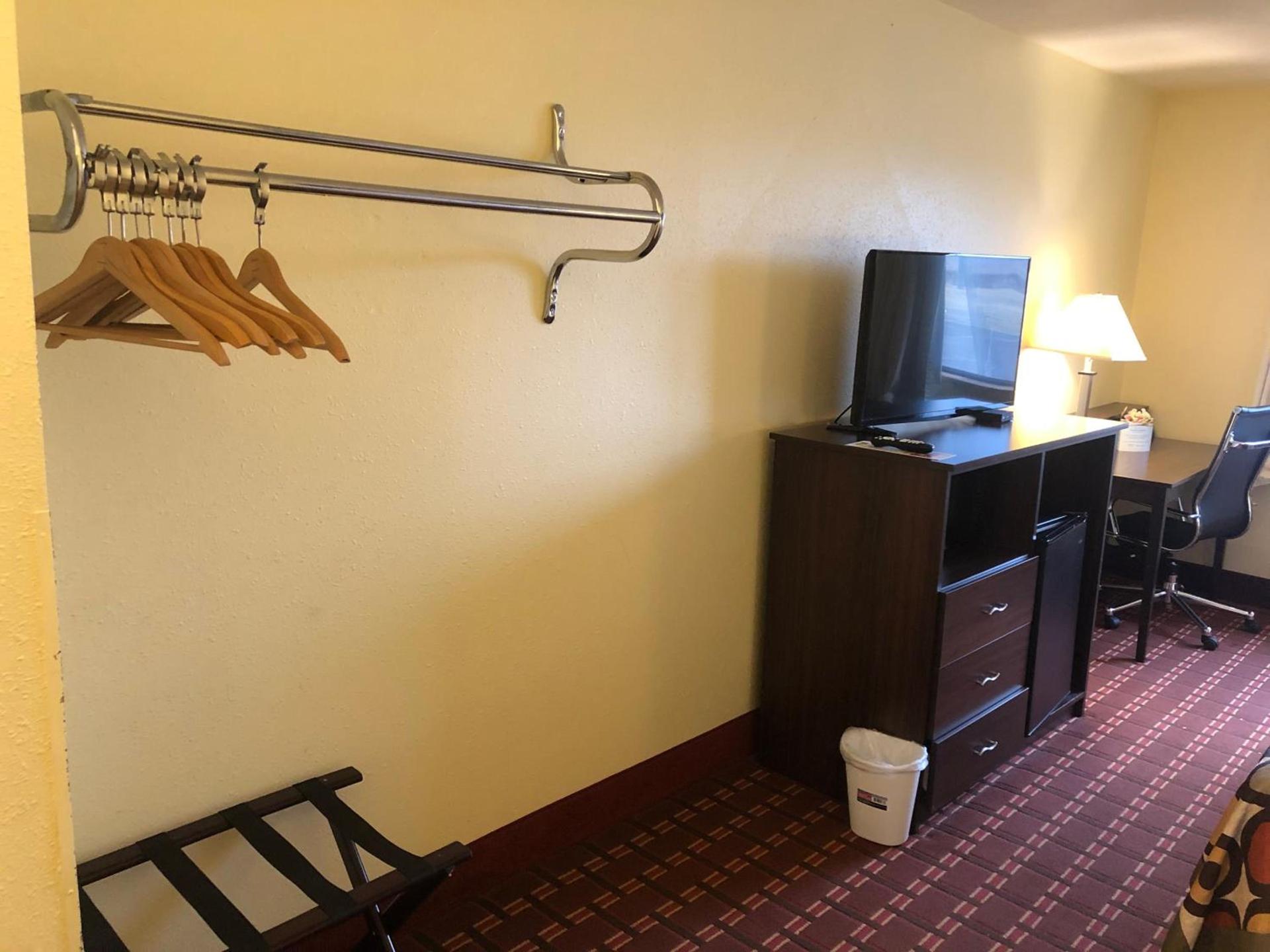 Super 8 by Wyndham Plover Stevens Point Area photo 20