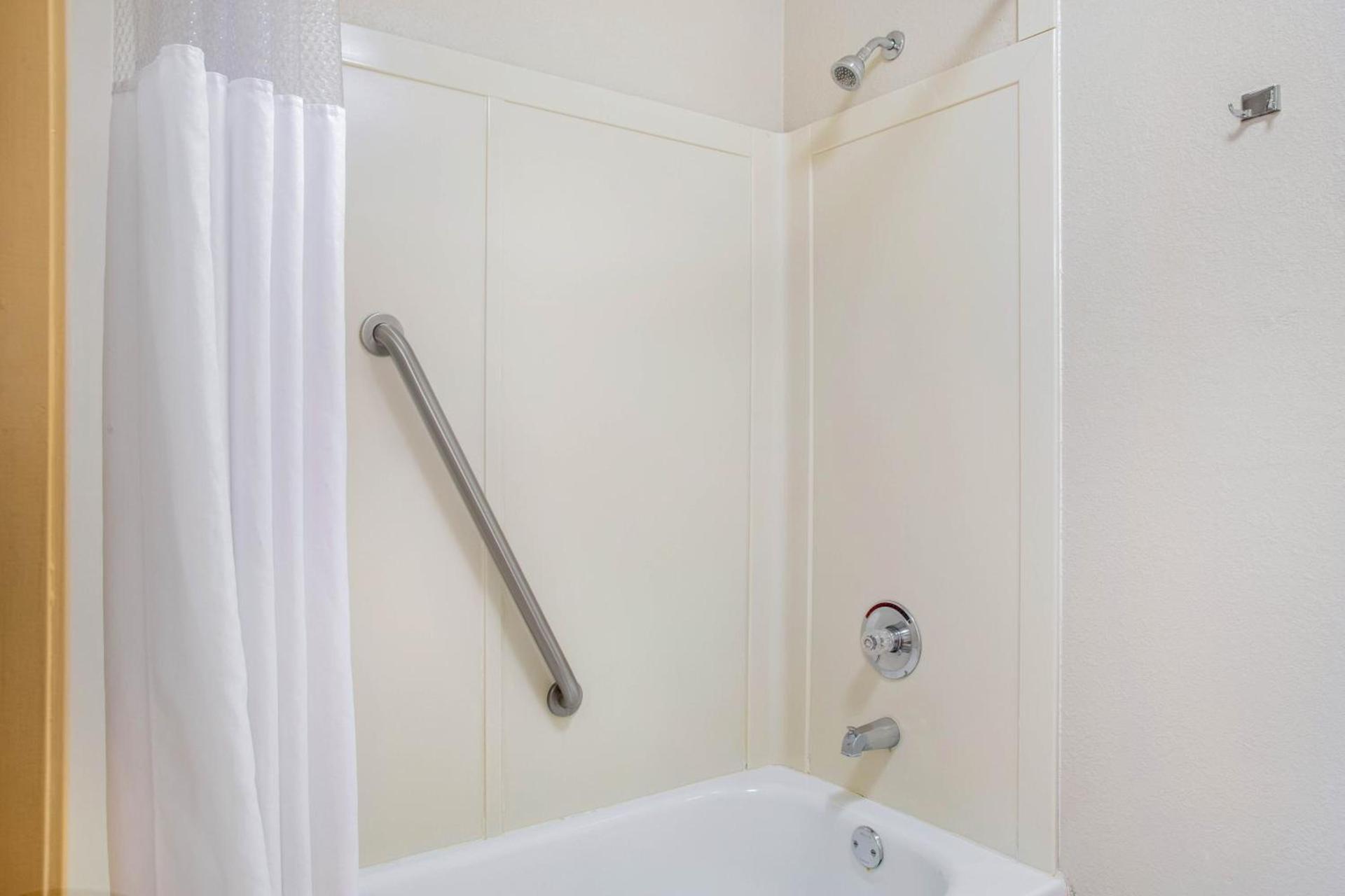 La Quinta by Wyndham Springfield South photo 38