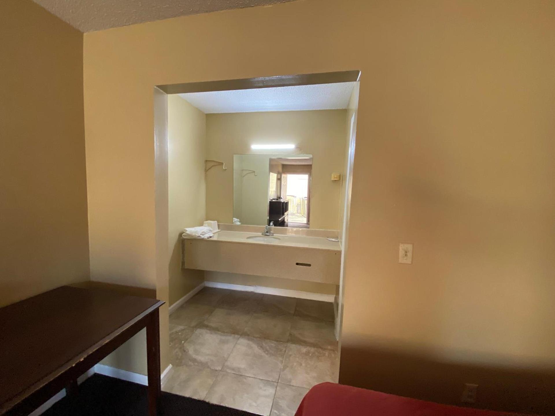 Budget Inn photo 9