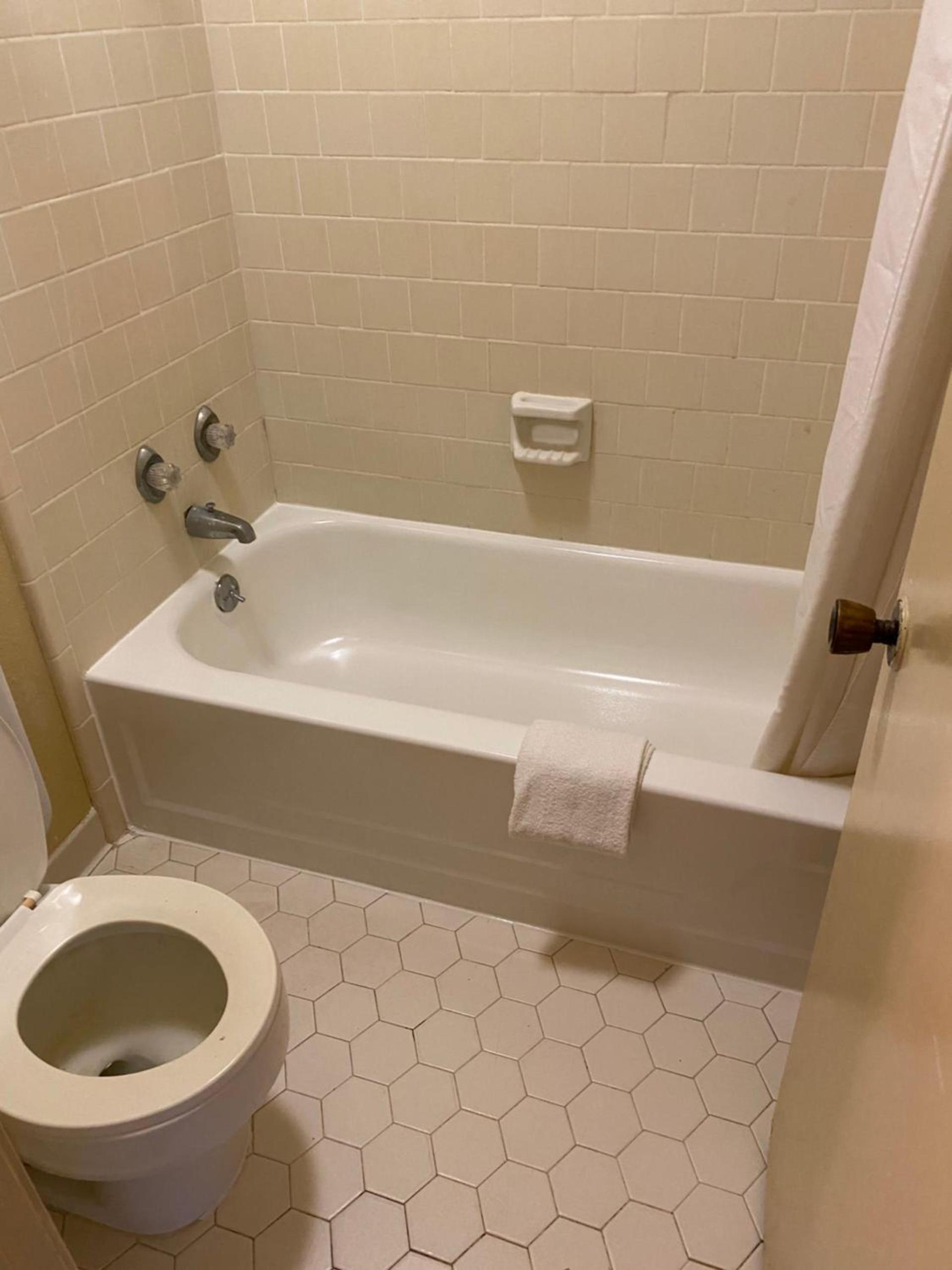 Budget Inn photo 12